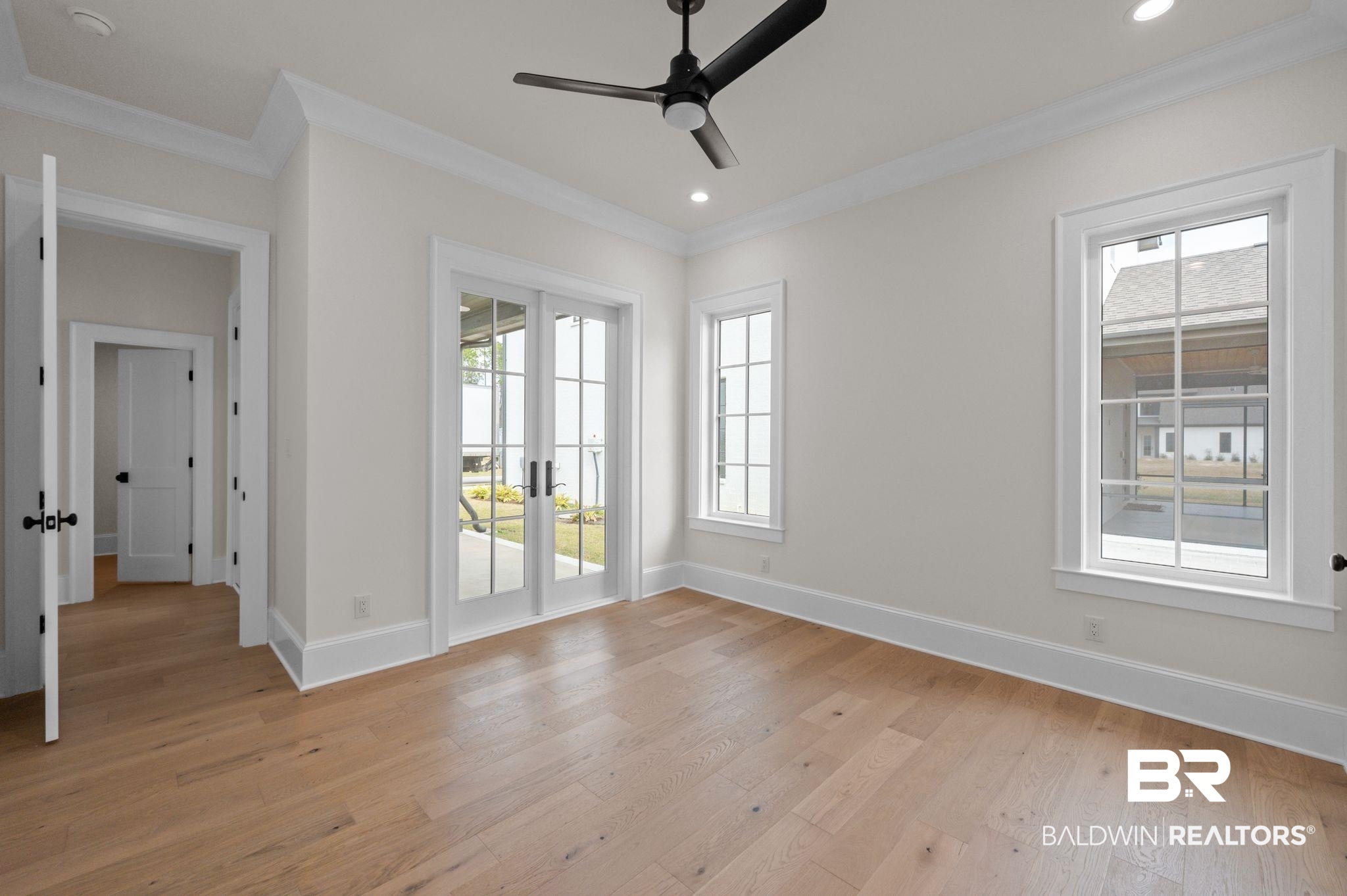 926 Inlet Circle
