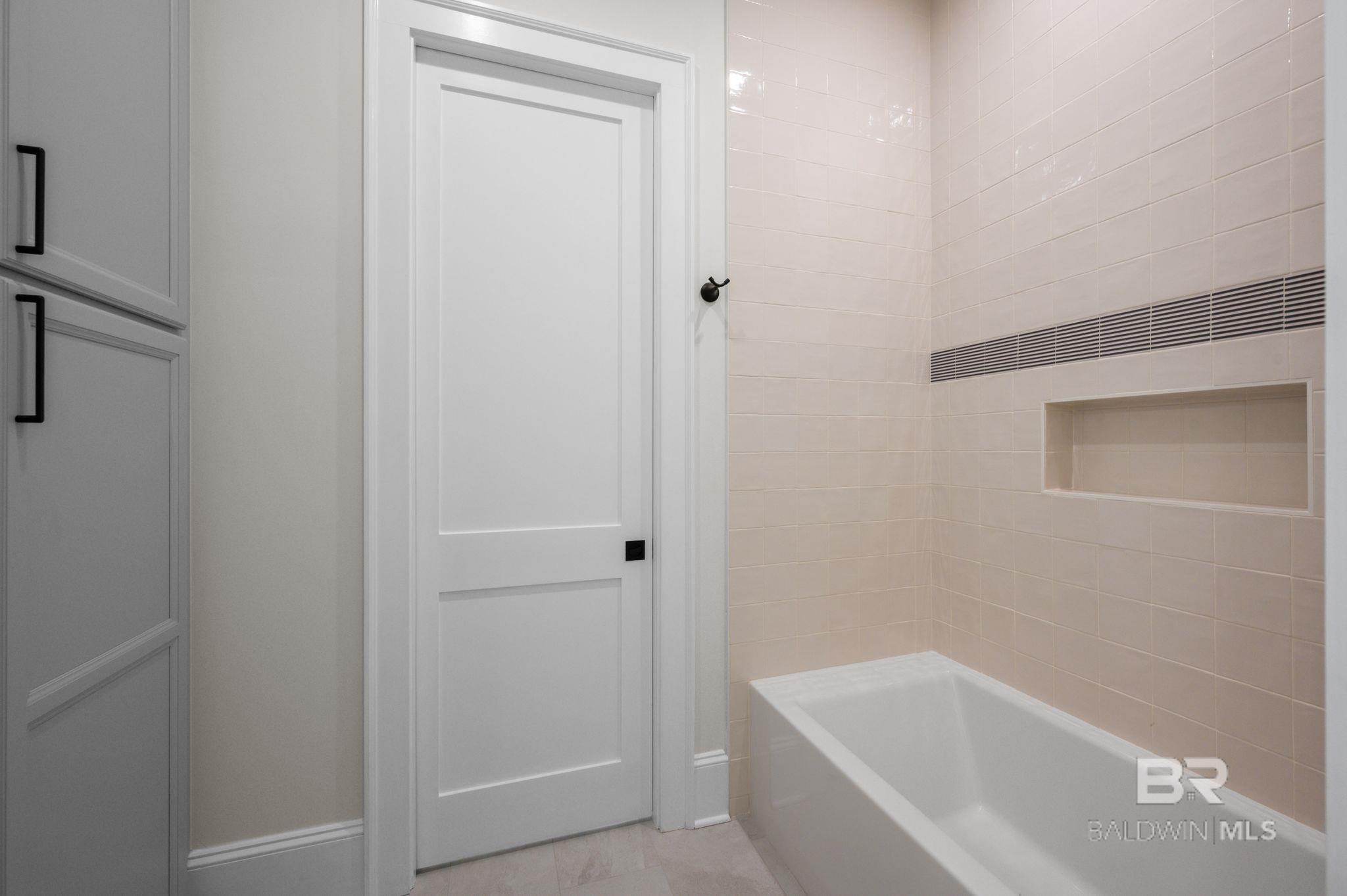 926 Inlet Circle