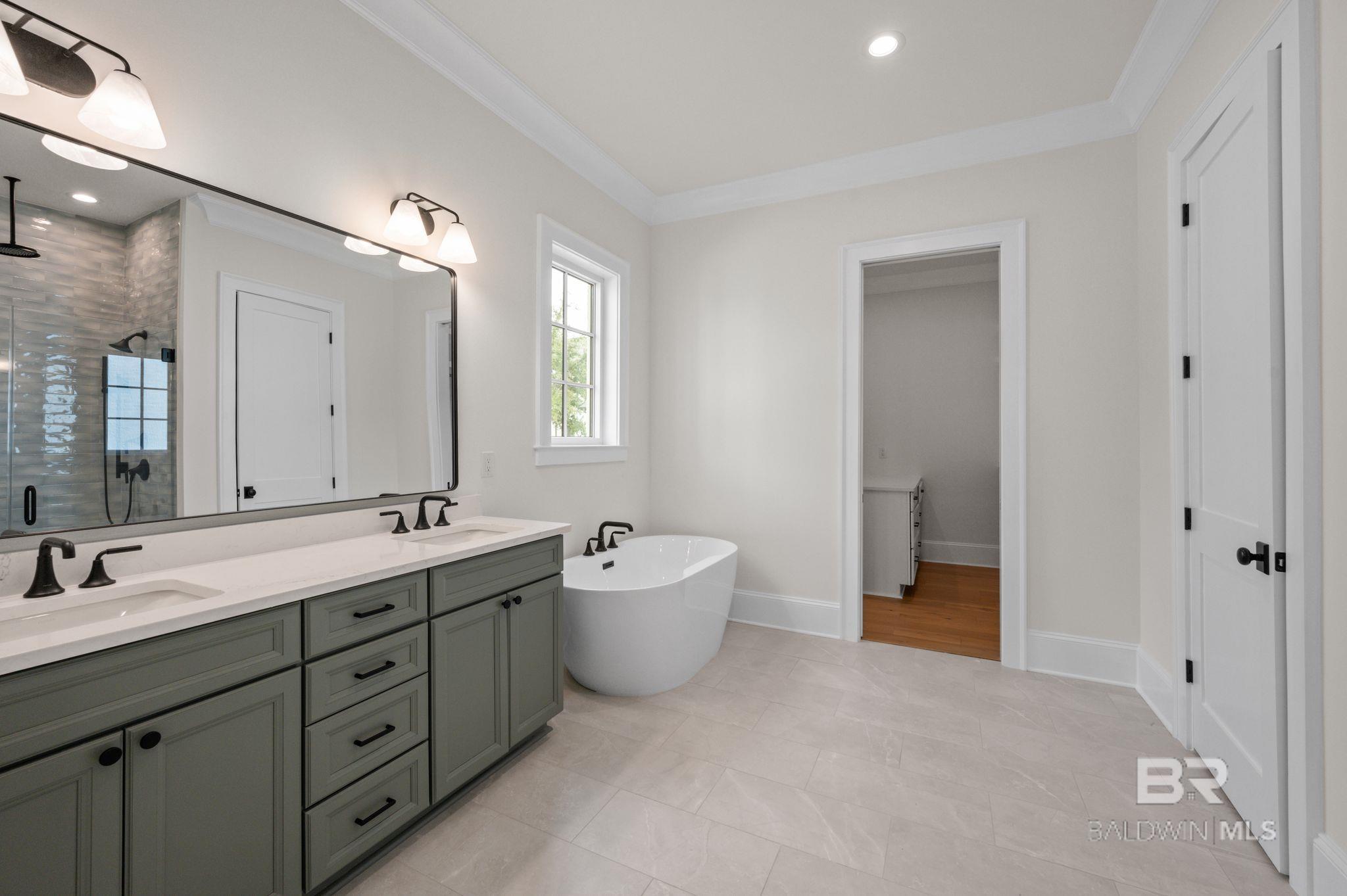 926 Inlet Circle