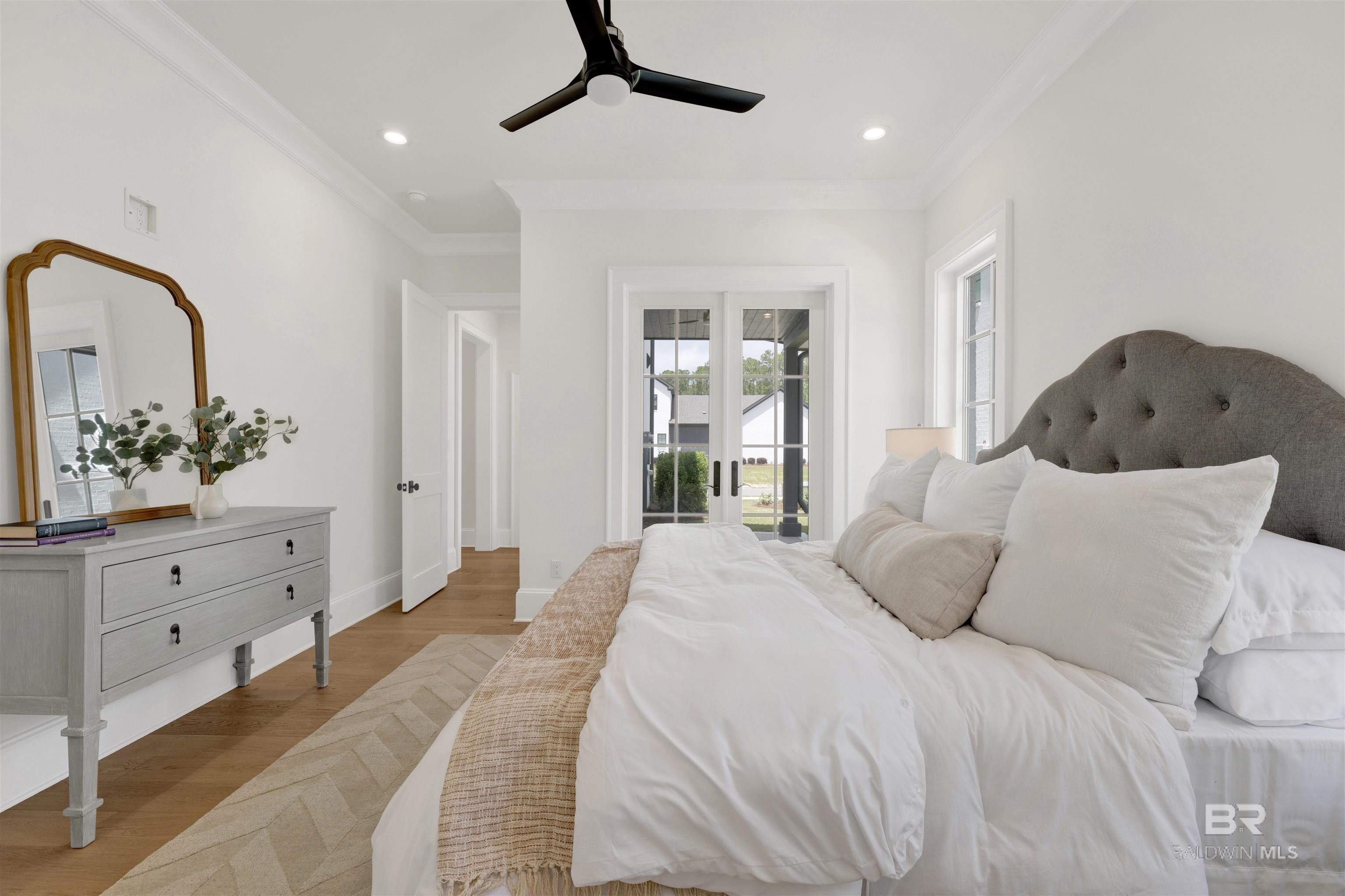 926 Inlet Circle