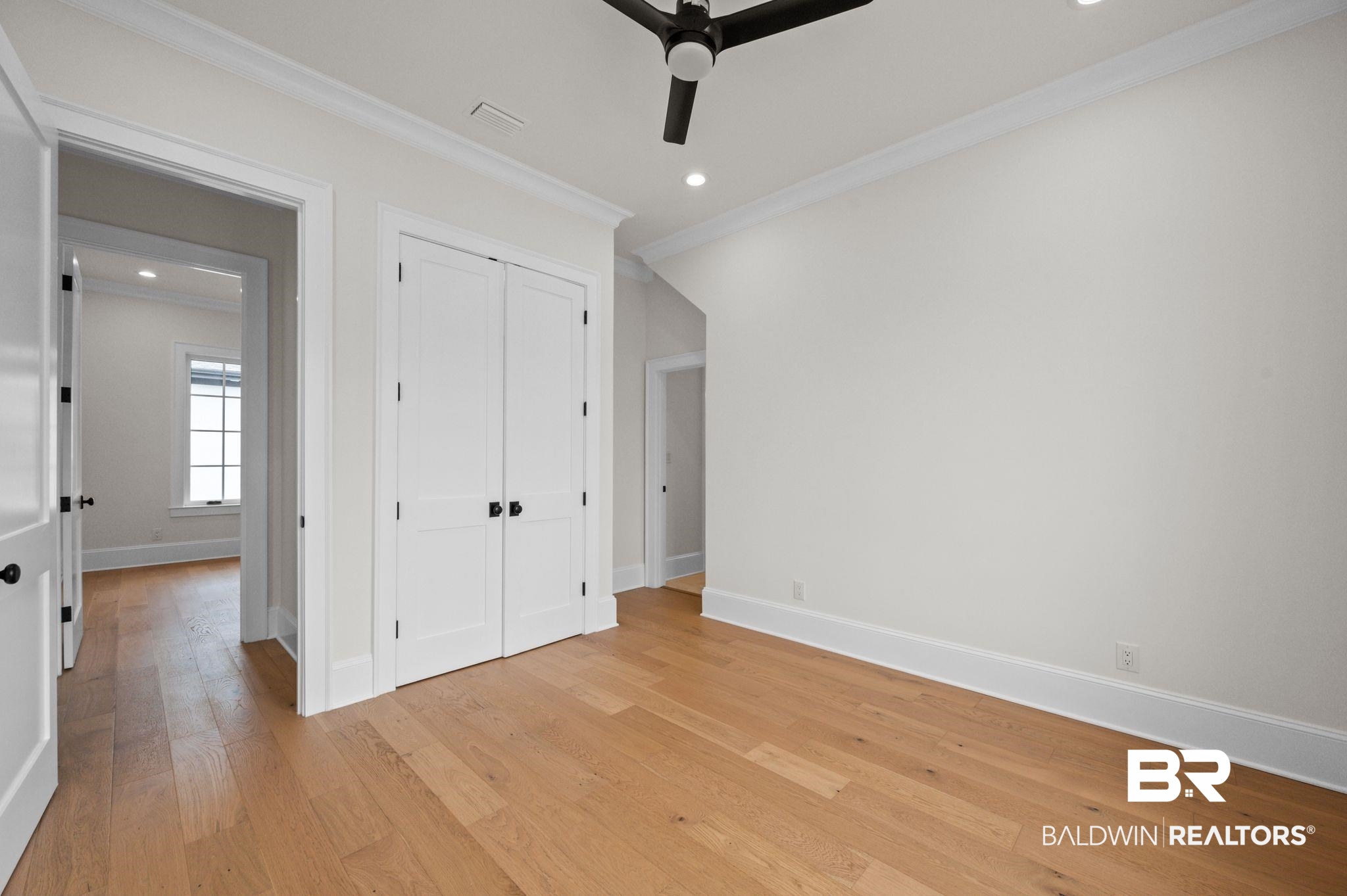 926 Inlet Circle