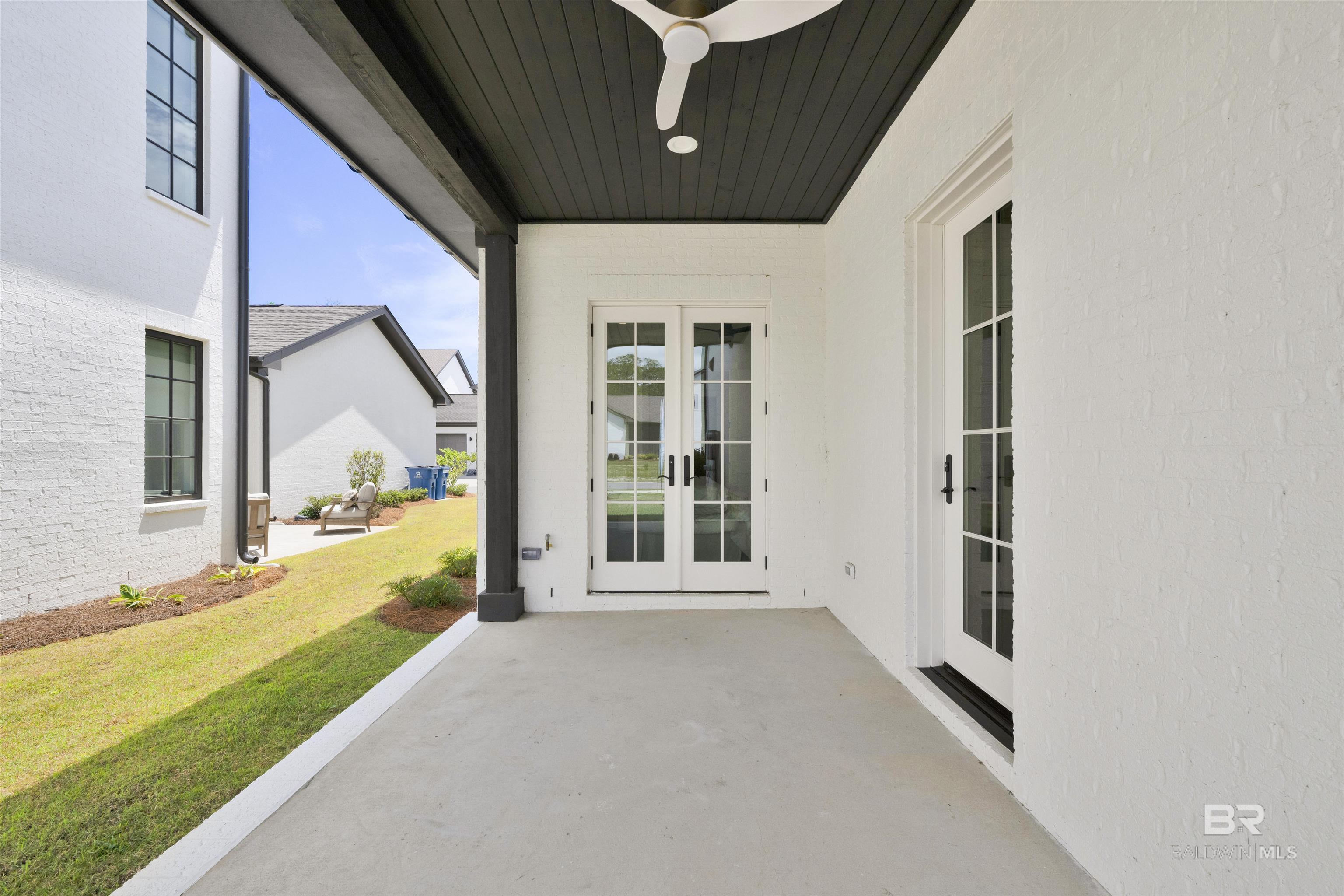 926 Inlet Circle