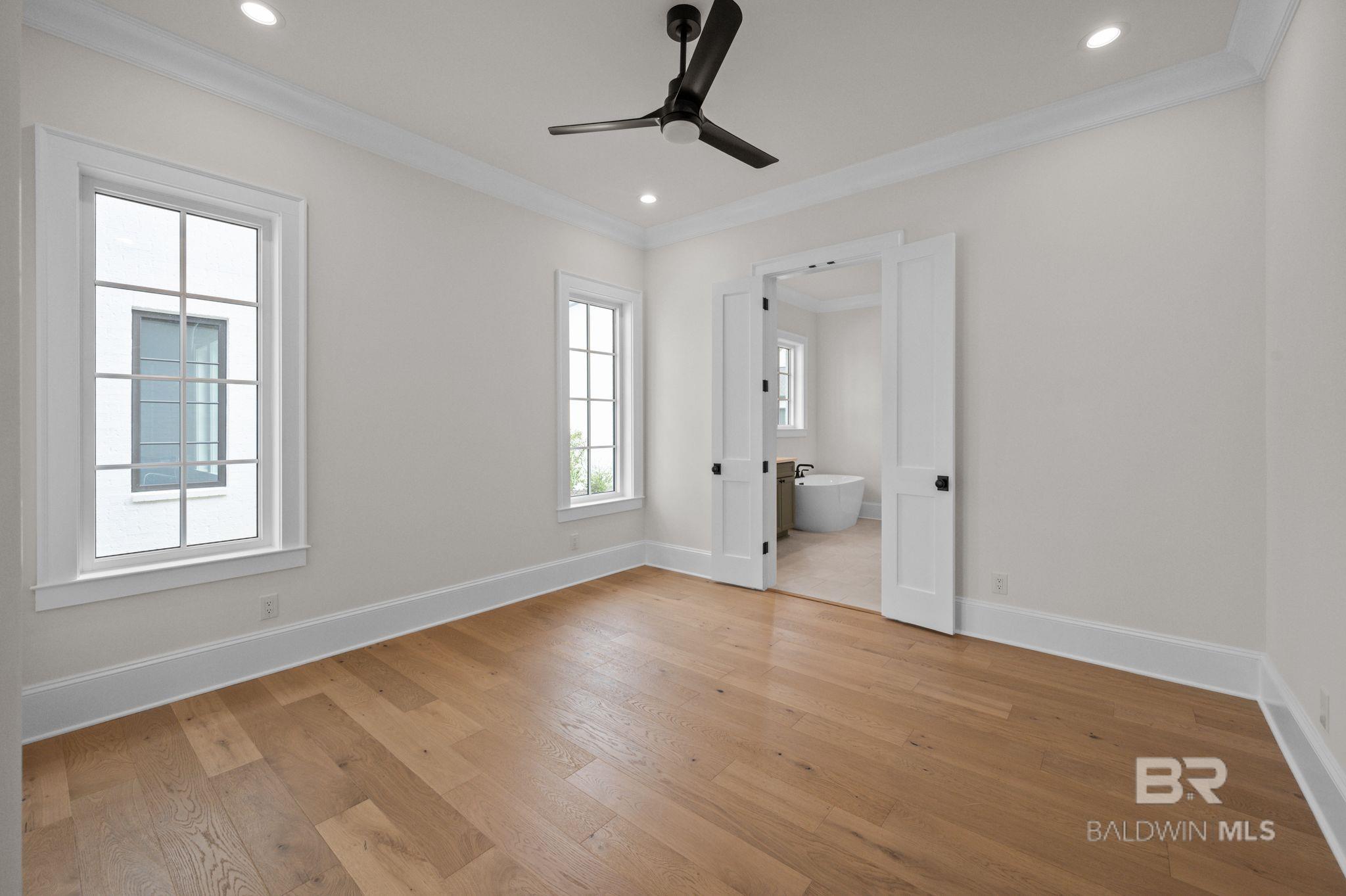 926 Inlet Circle