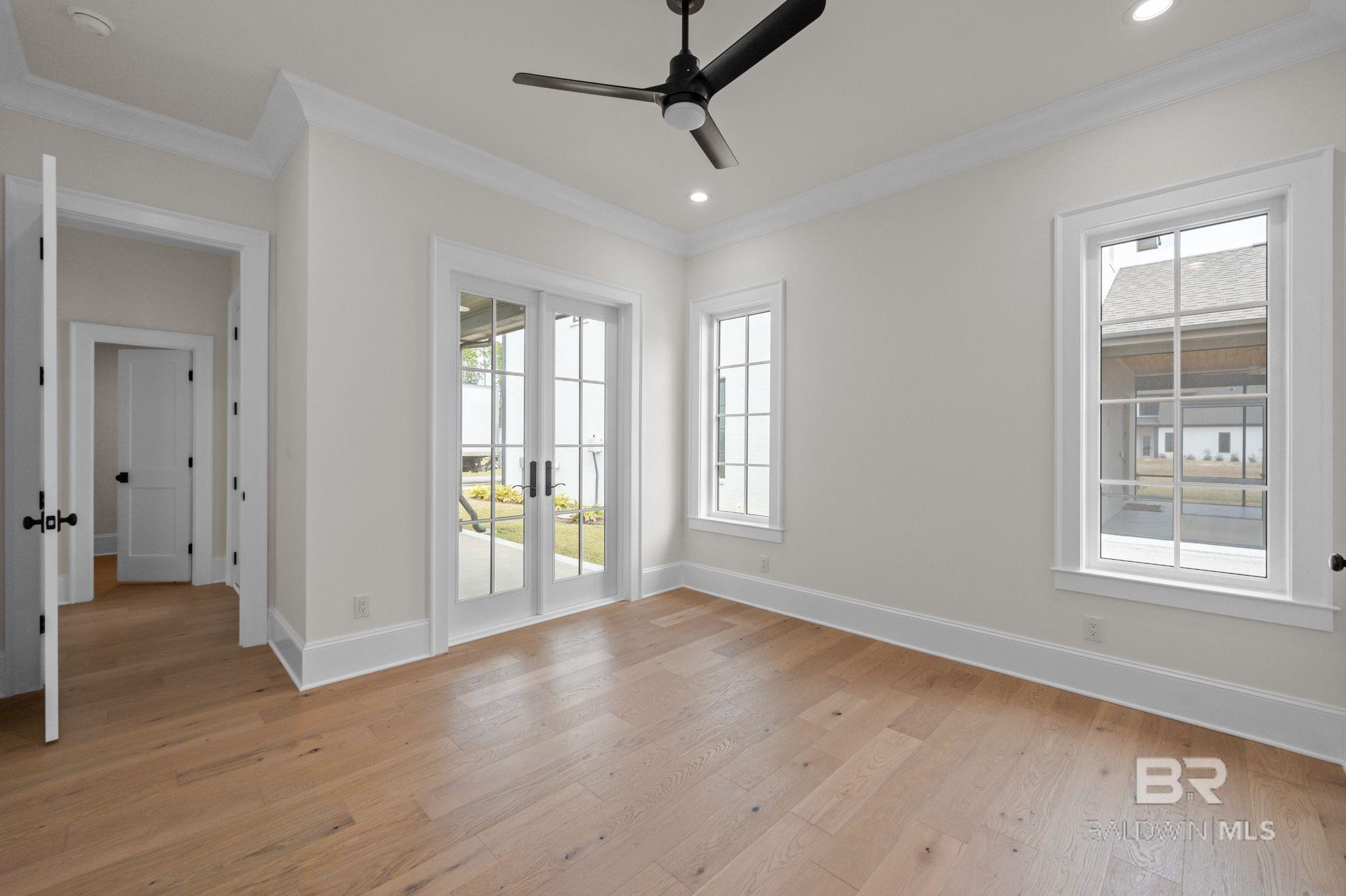 926 Inlet Circle