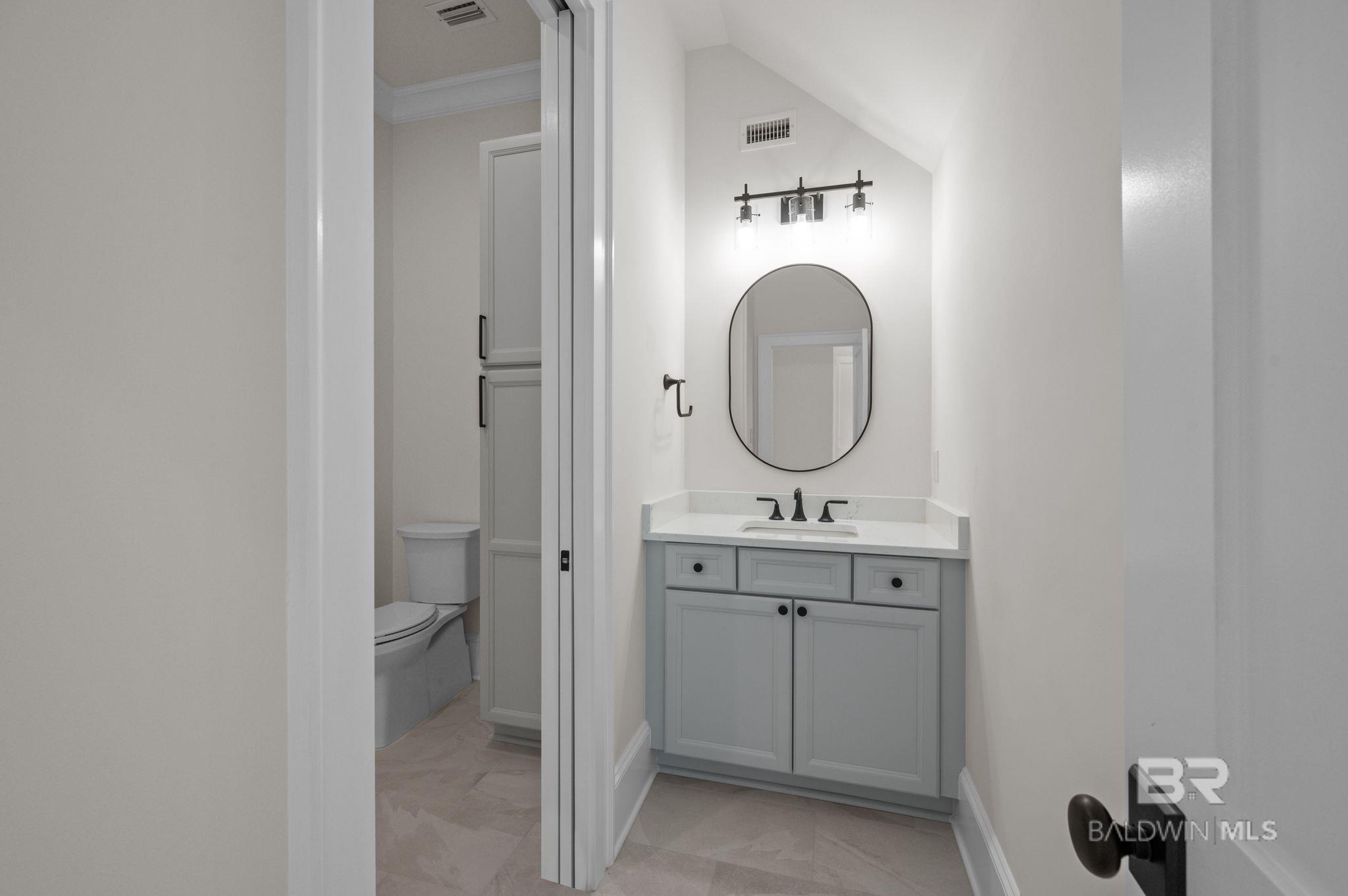 926 Inlet Circle