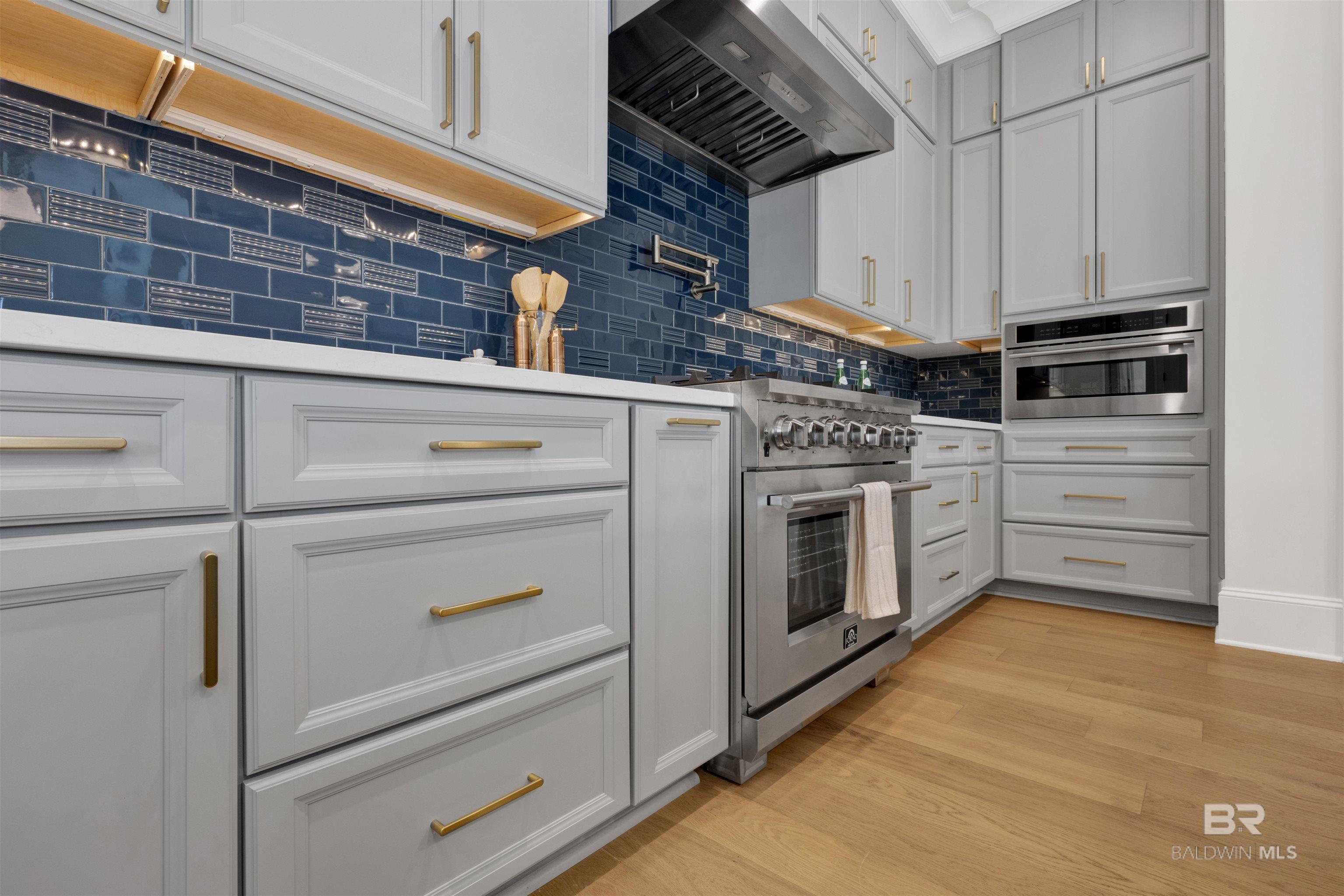 926 Inlet Circle