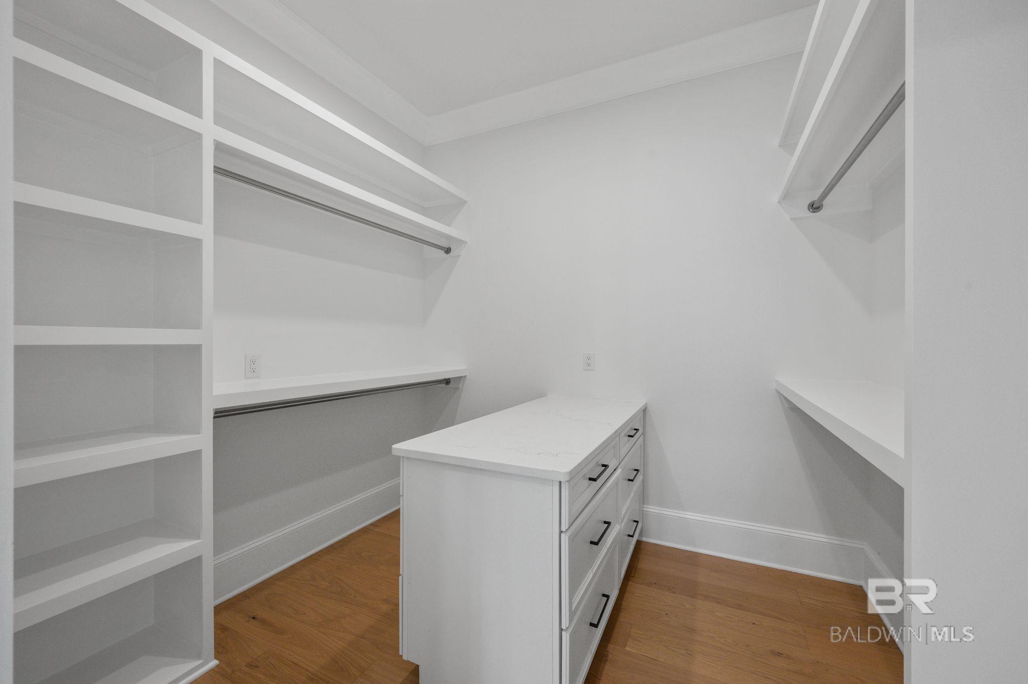 926 Inlet Circle