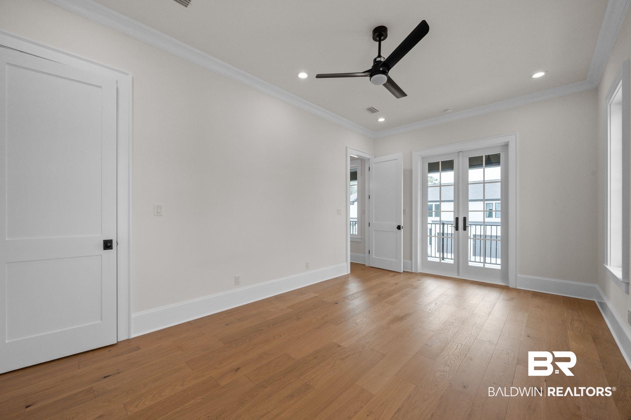 926 Inlet Circle