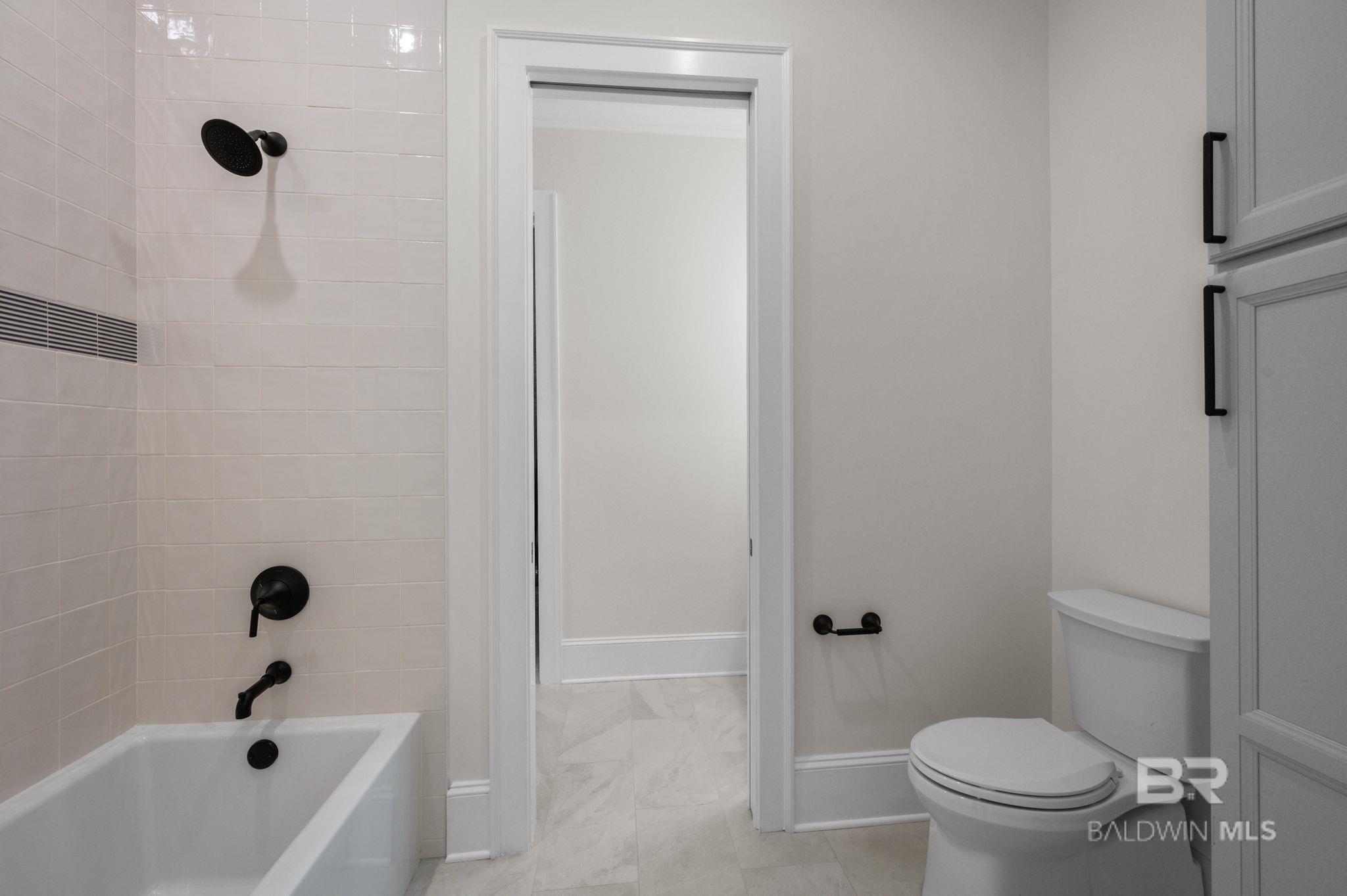 926 Inlet Circle