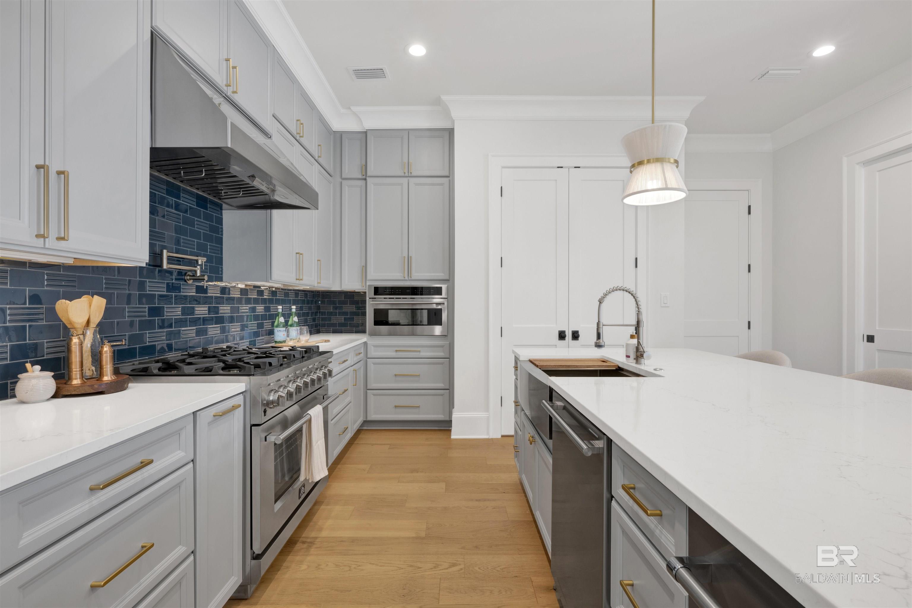 926 Inlet Circle
