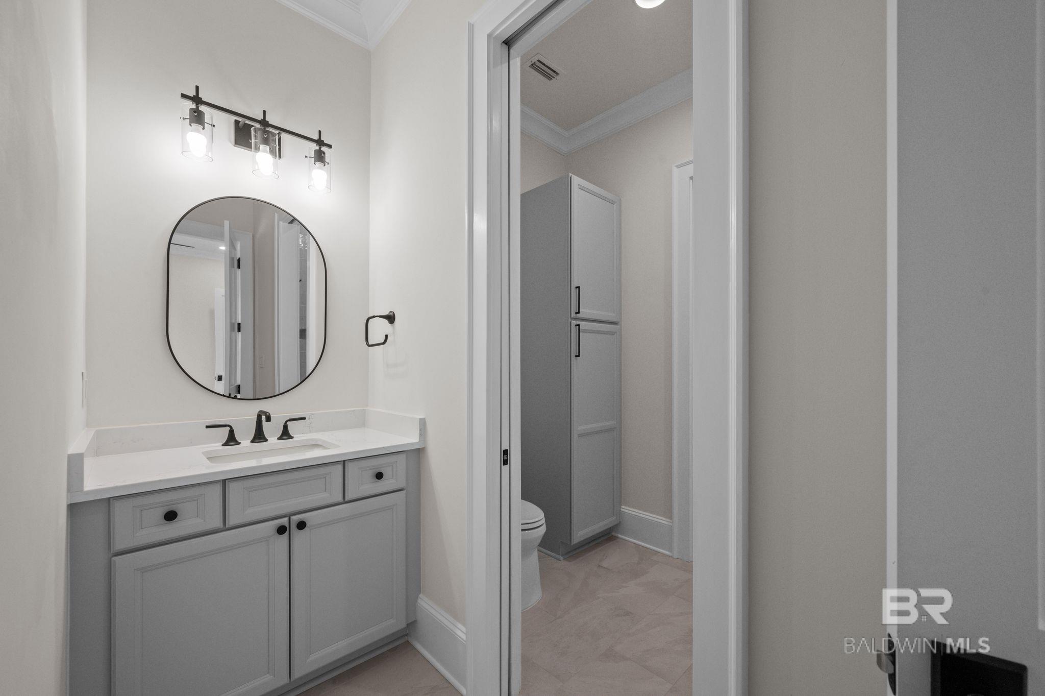 926 Inlet Circle