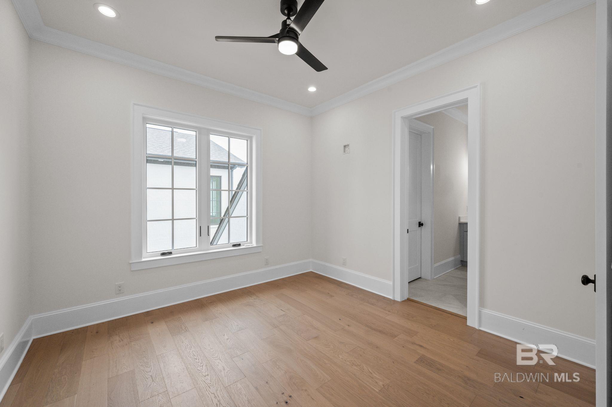 926 Inlet Circle