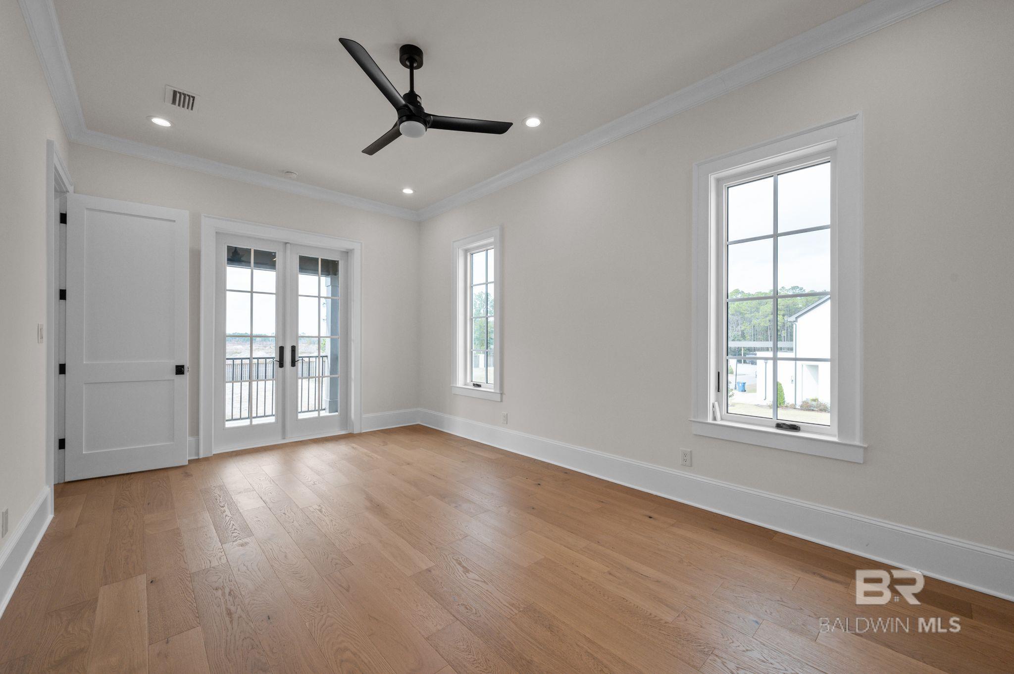 926 Inlet Circle