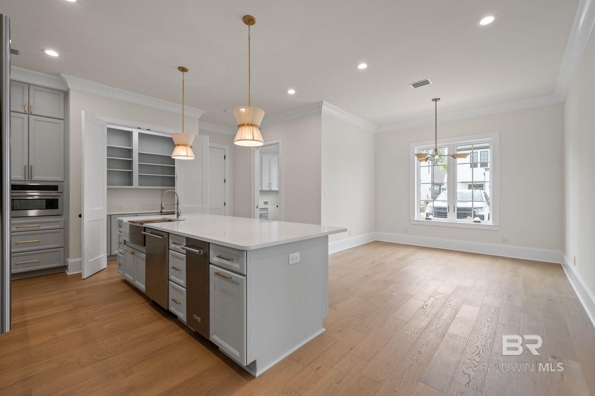 926 Inlet Circle