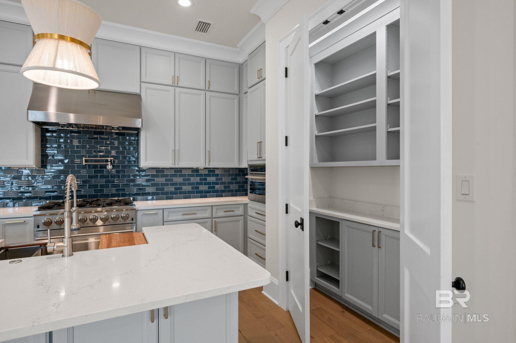 926 Inlet Circle