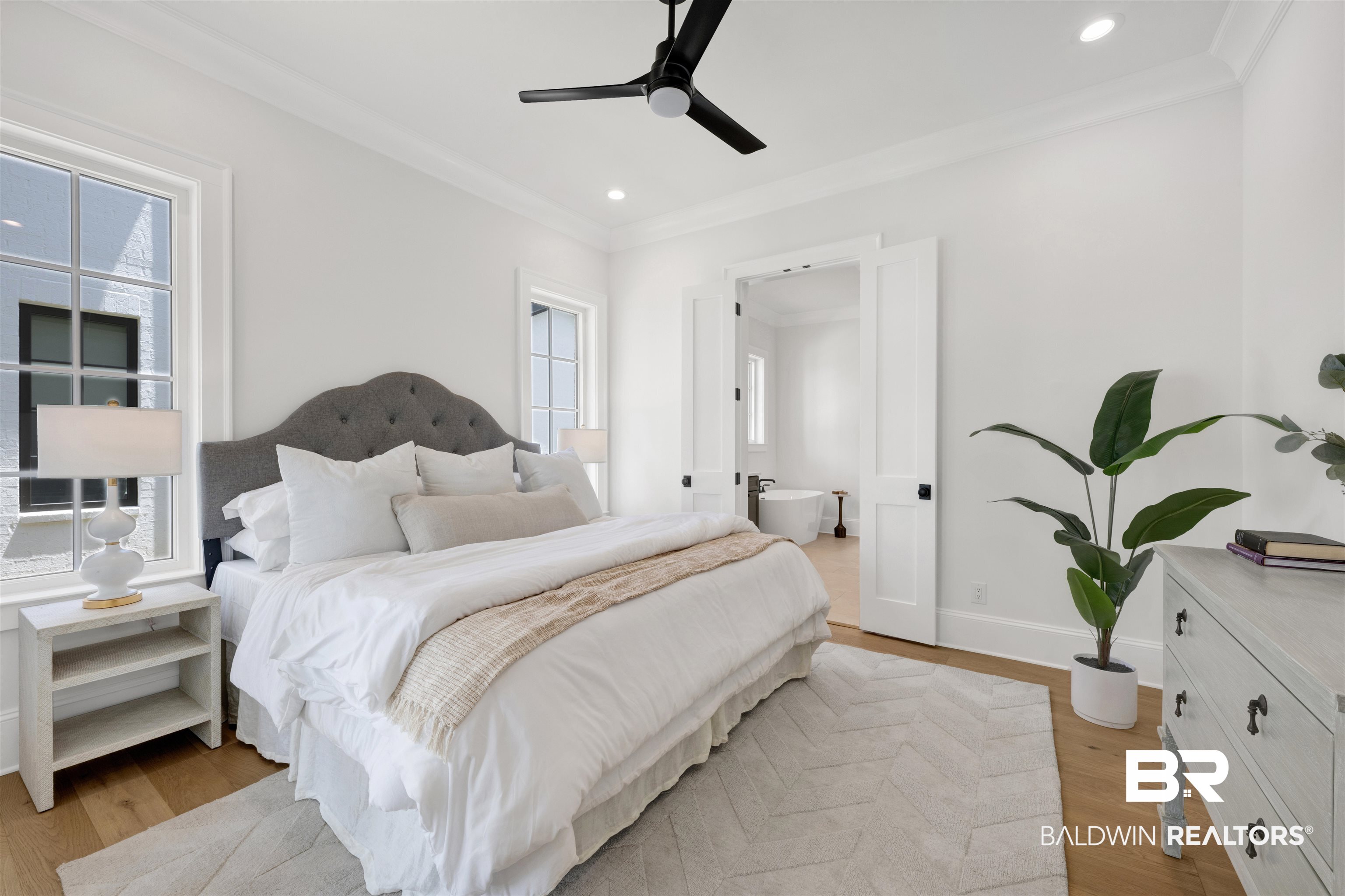 926 Inlet Circle