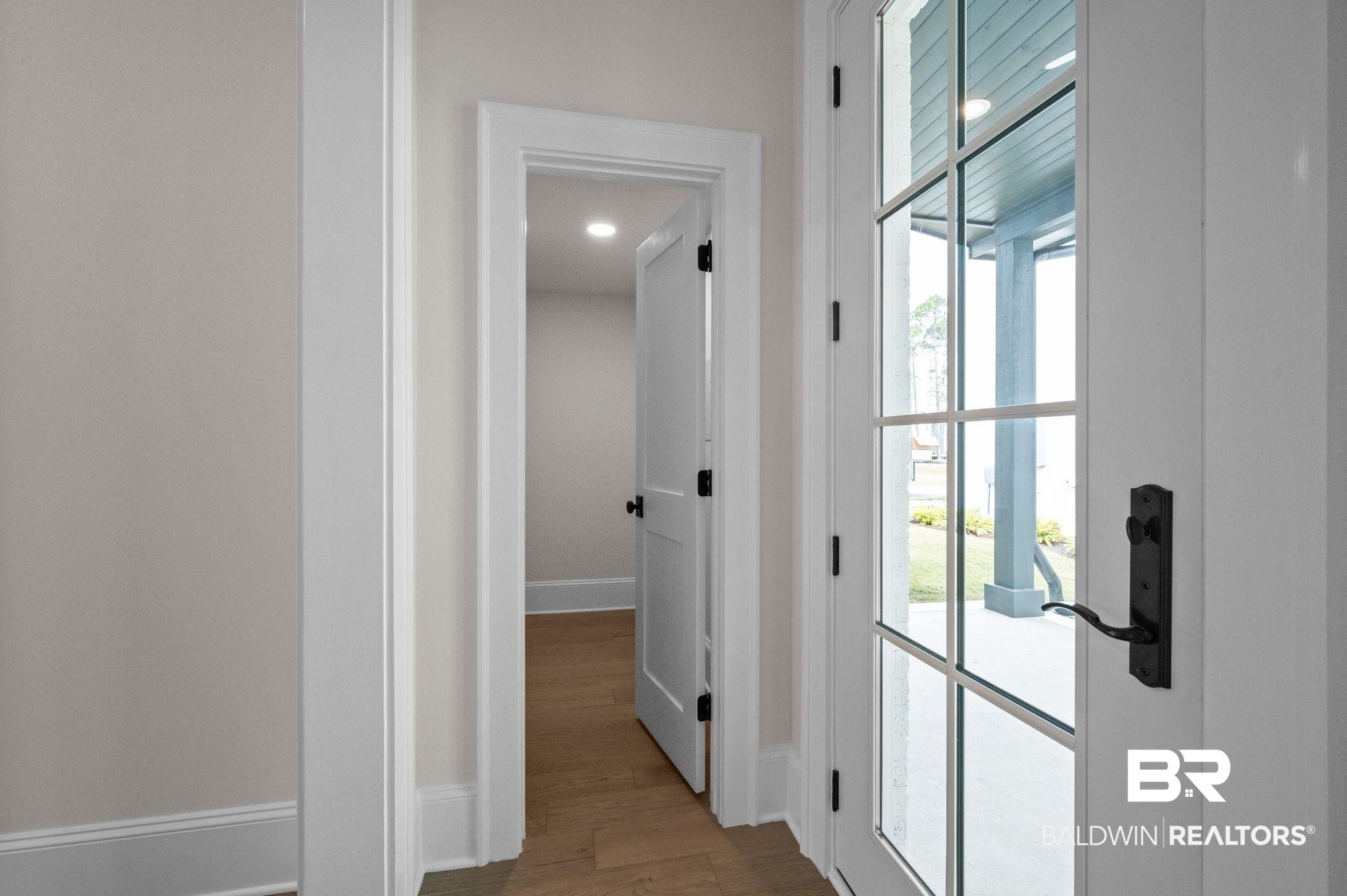 926 Inlet Circle