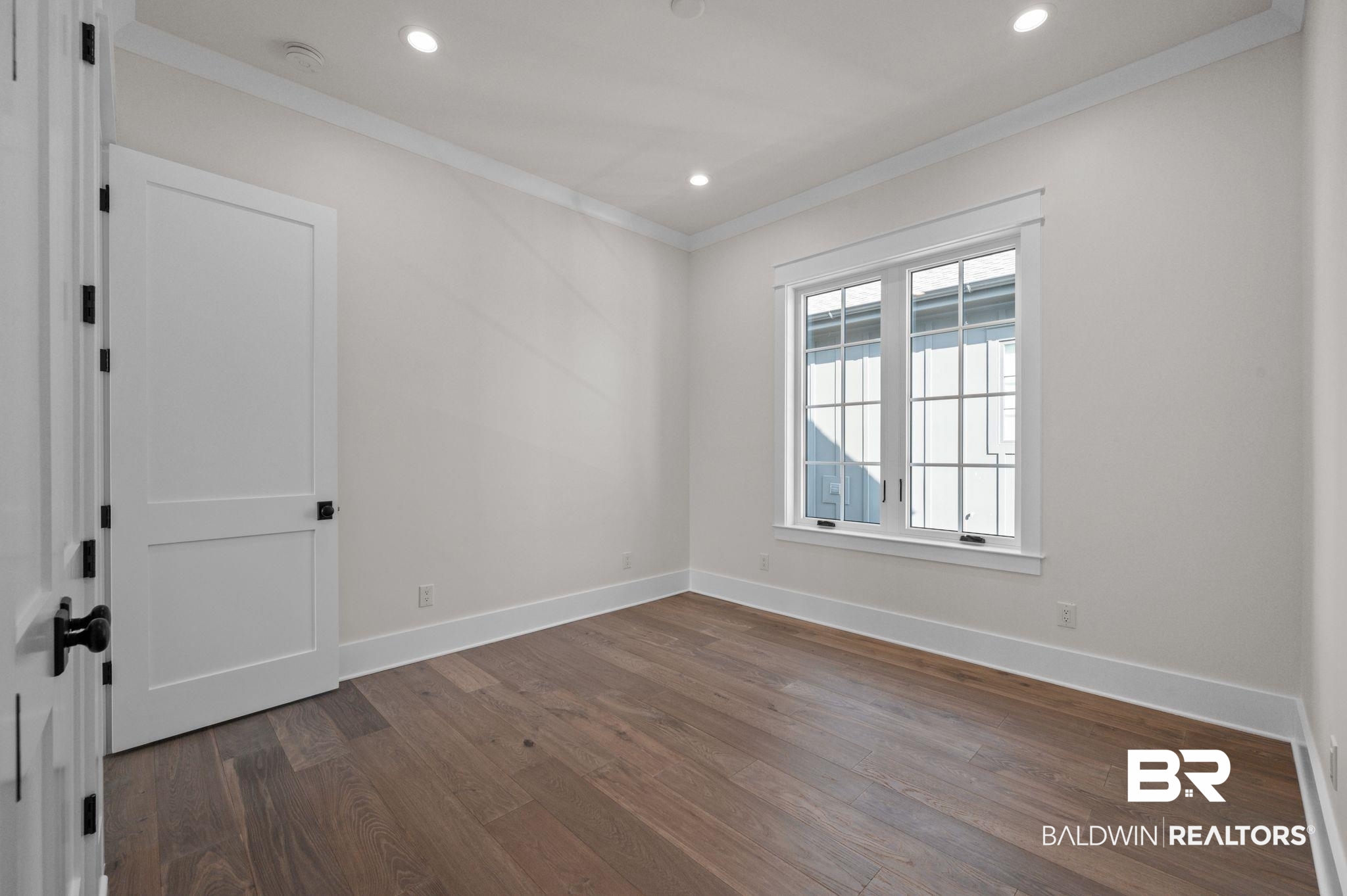 906 Inlet Circle