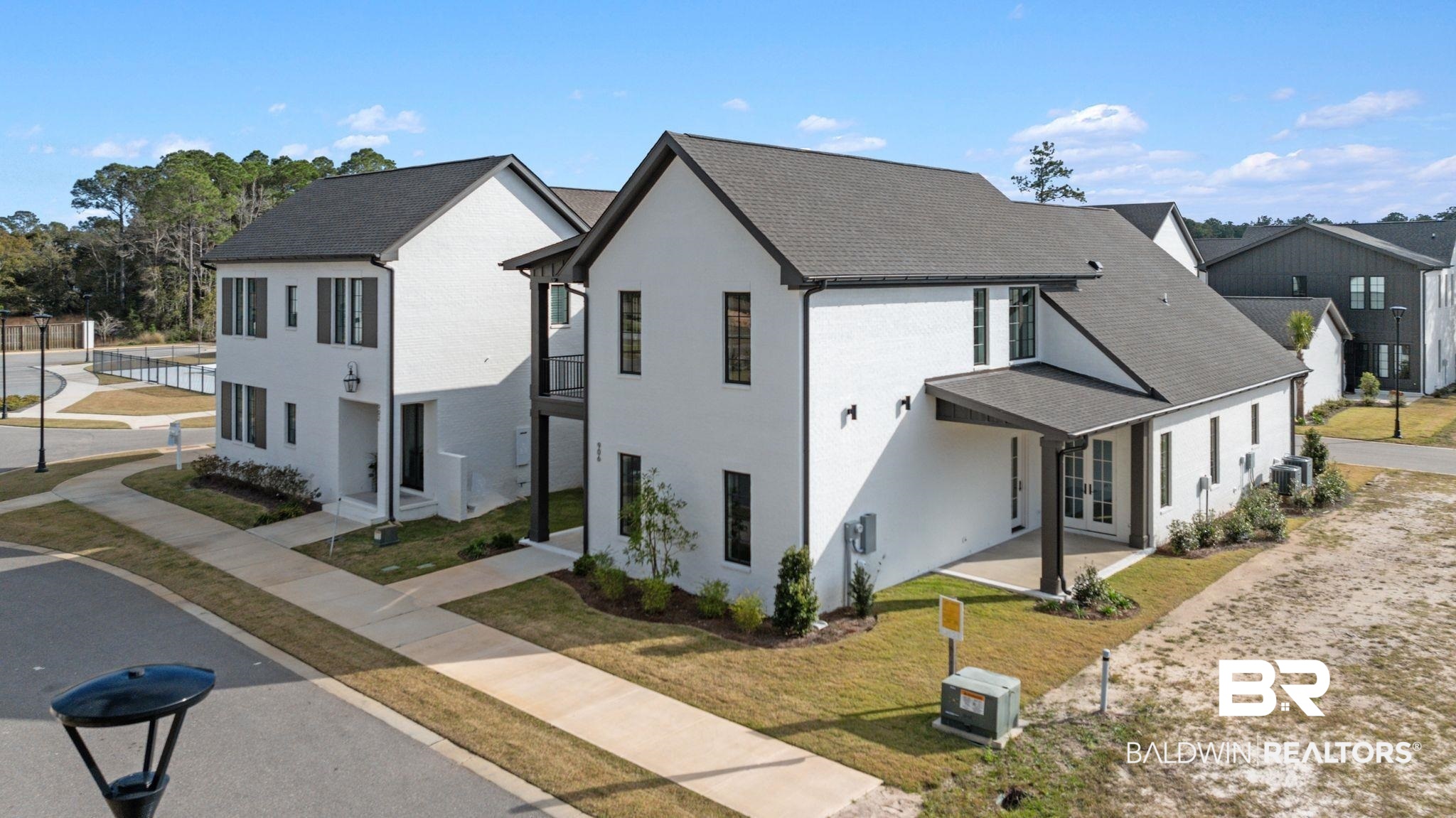 906 Inlet Circle