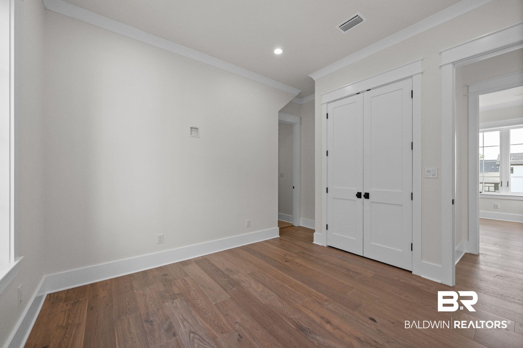 906 Inlet Circle
