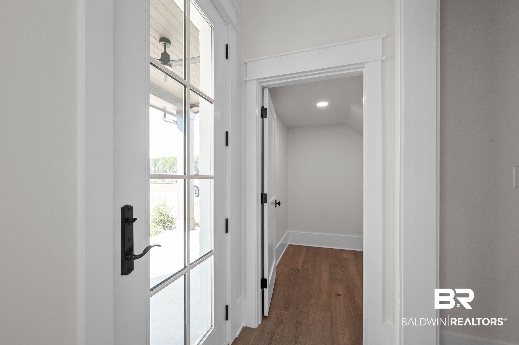 906 Inlet Circle