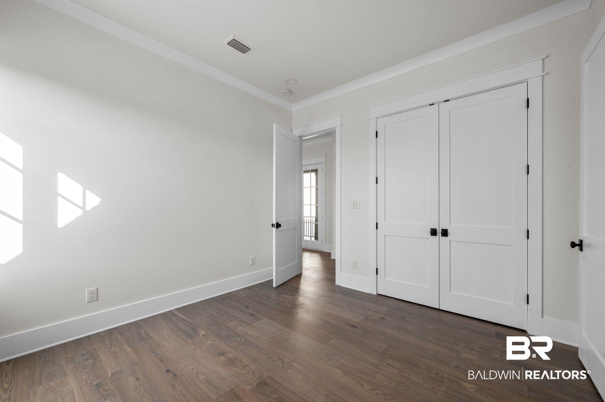 906 Inlet Circle