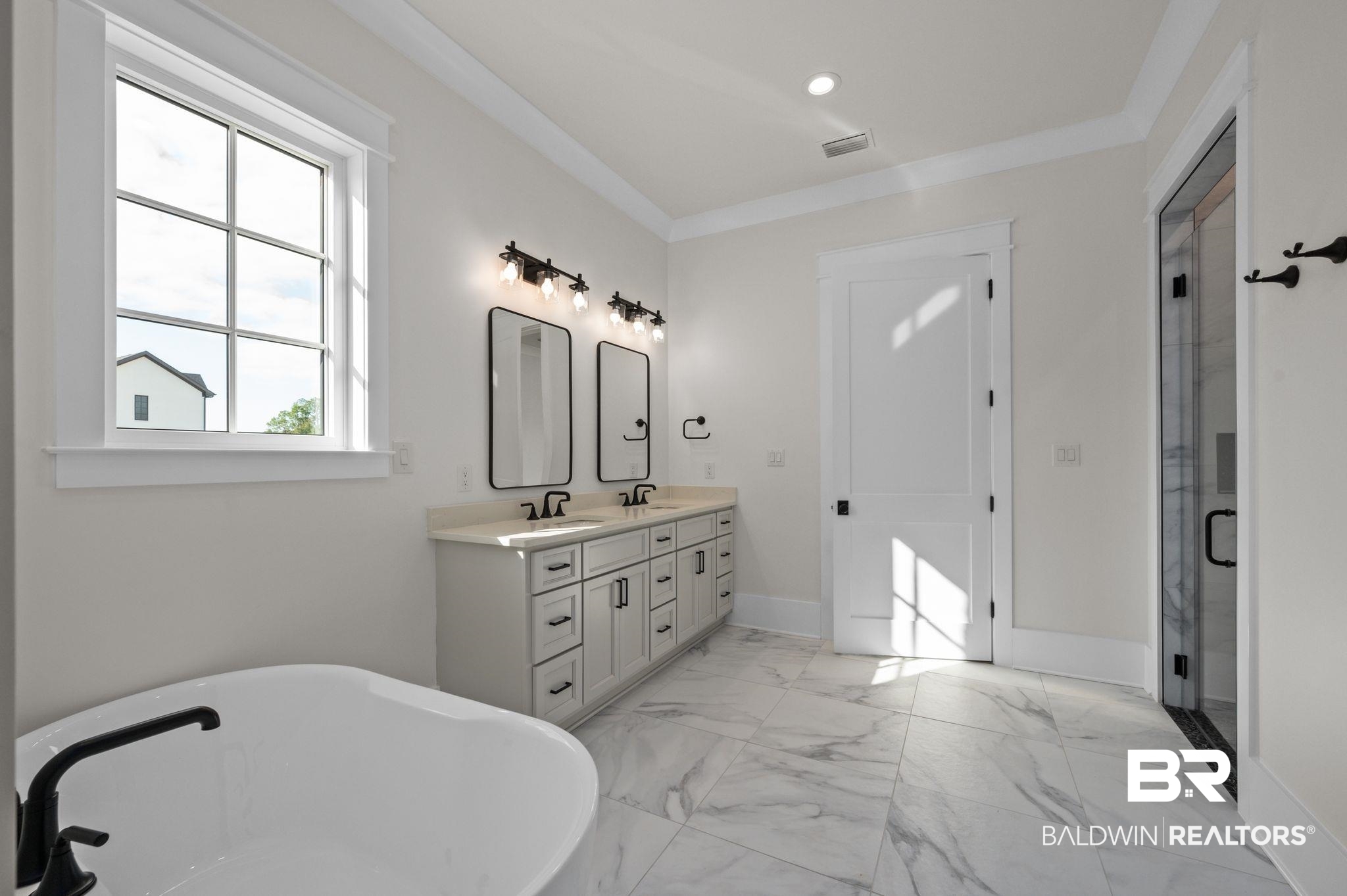 906 Inlet Circle