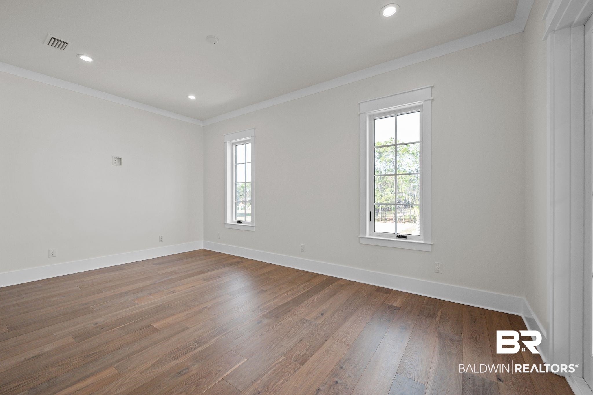 906 Inlet Circle