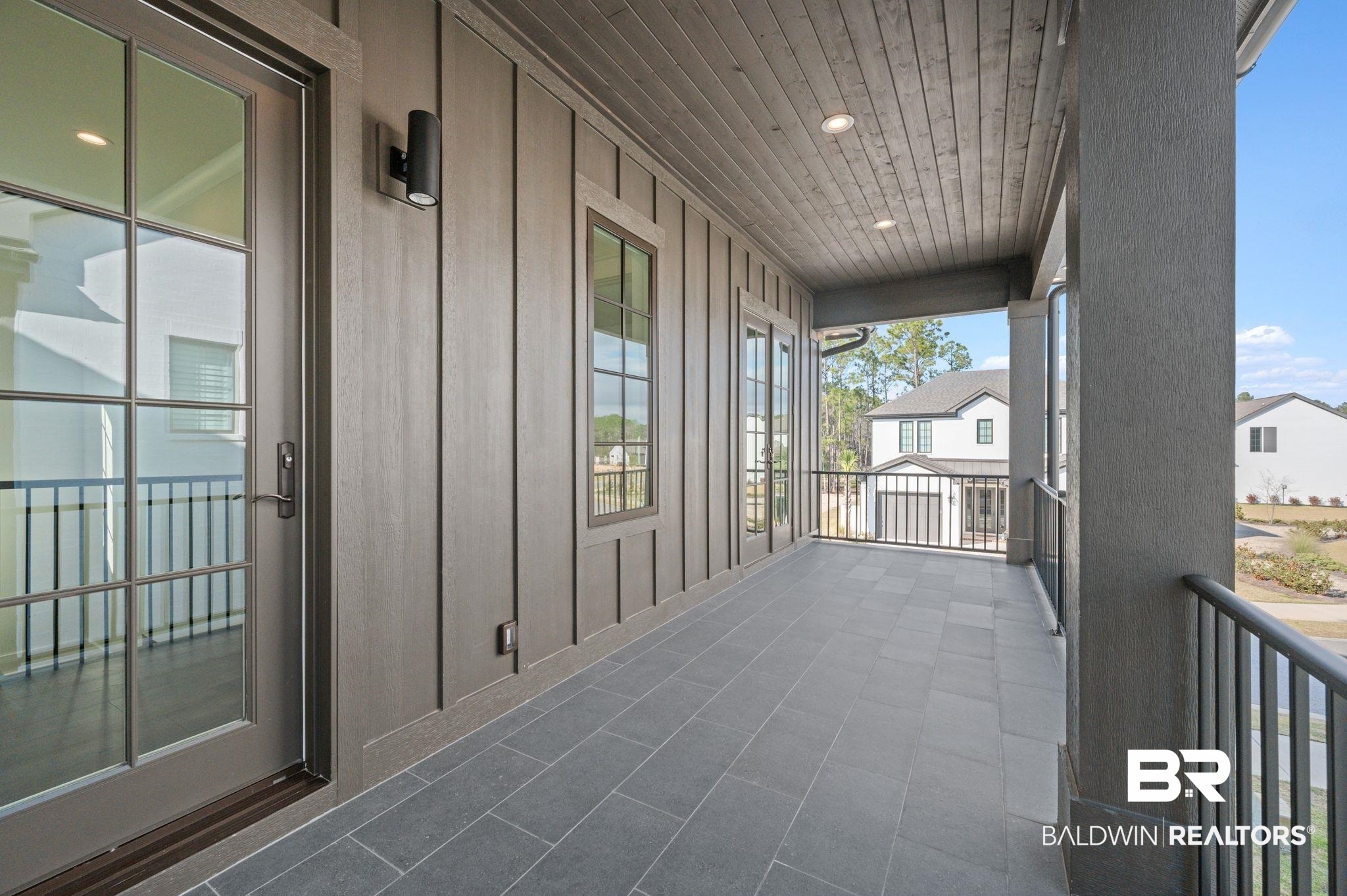 906 Inlet Circle