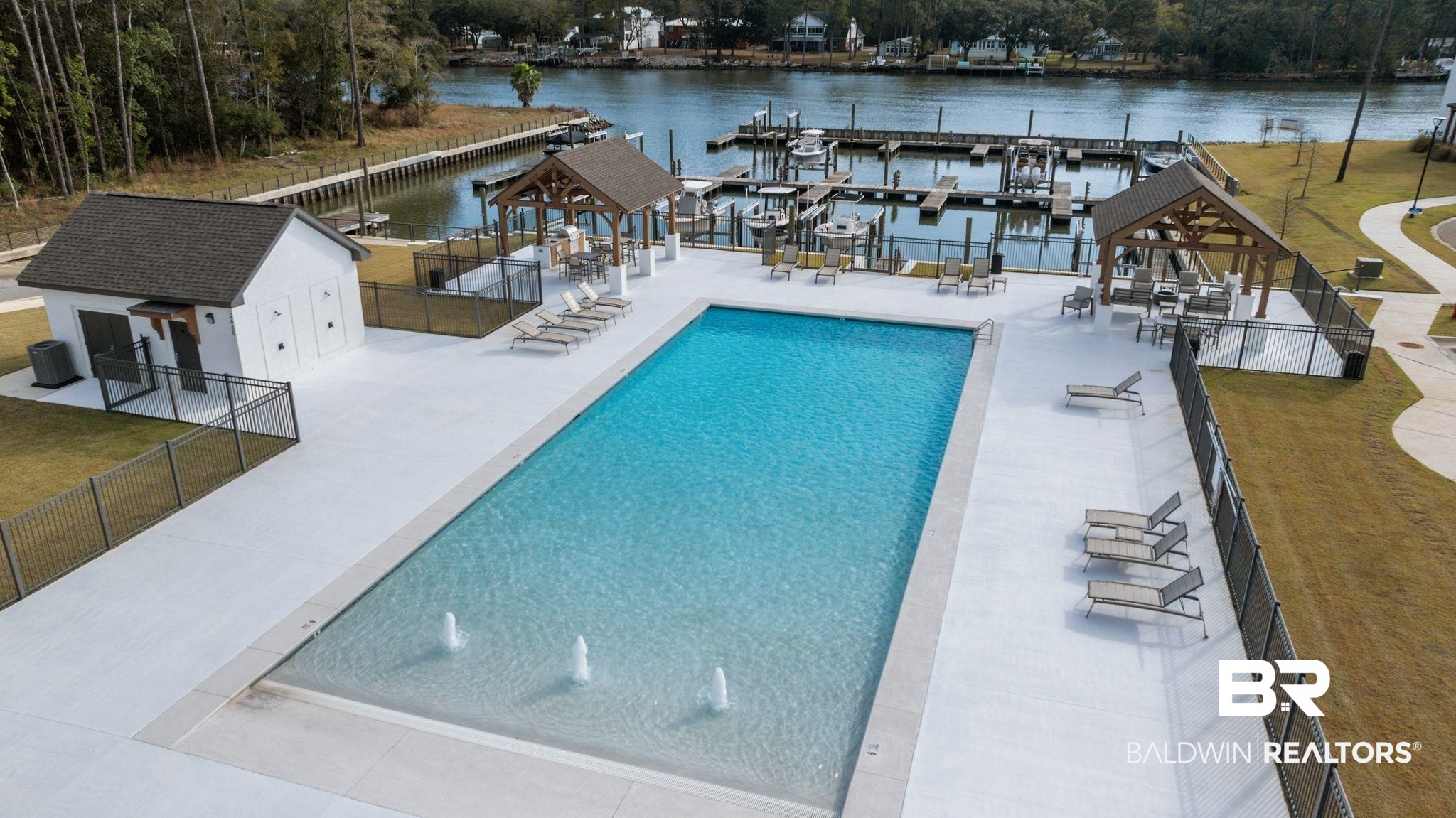 906 Inlet Circle