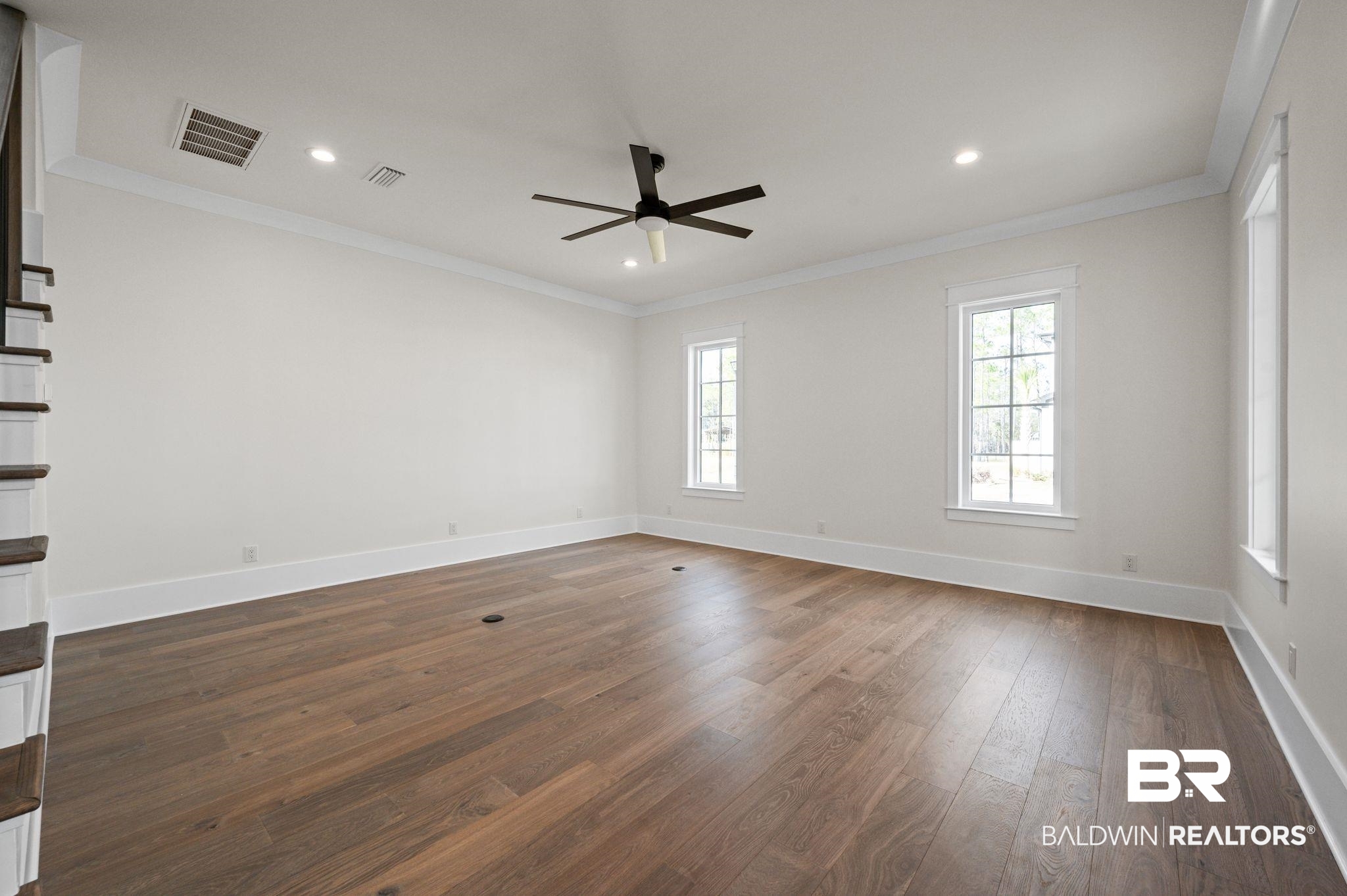 906 Inlet Circle