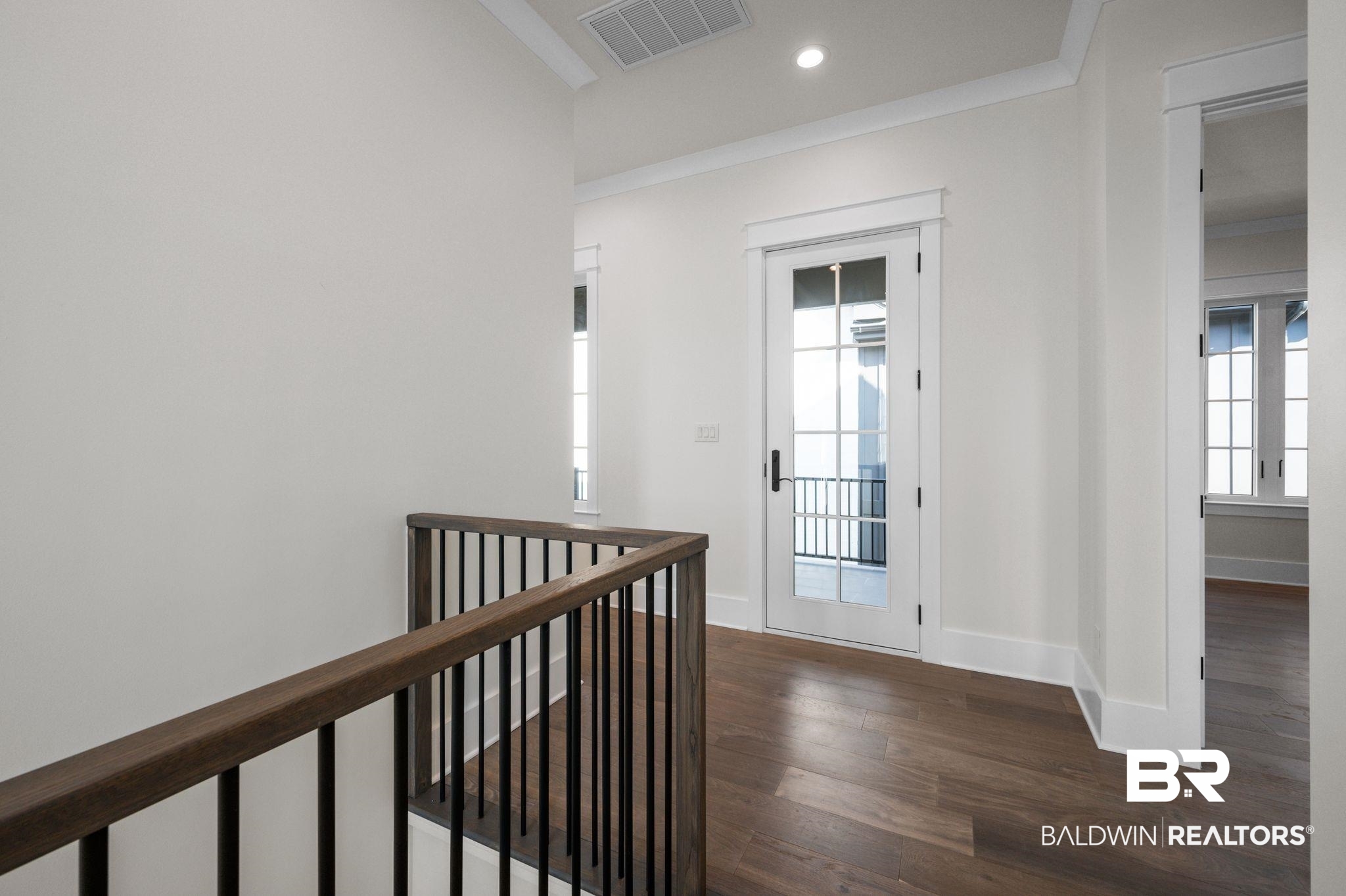 906 Inlet Circle