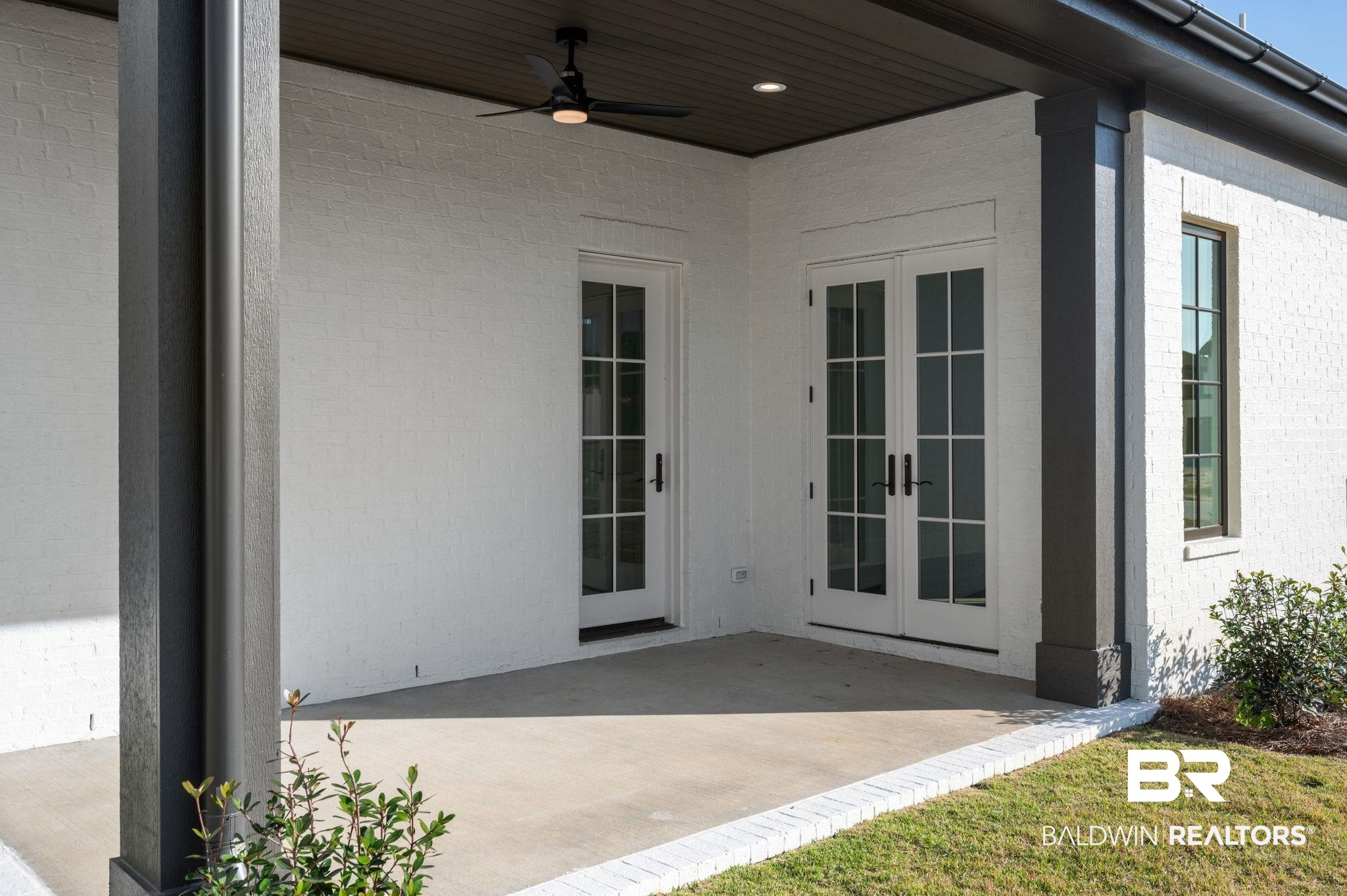 906 Inlet Circle