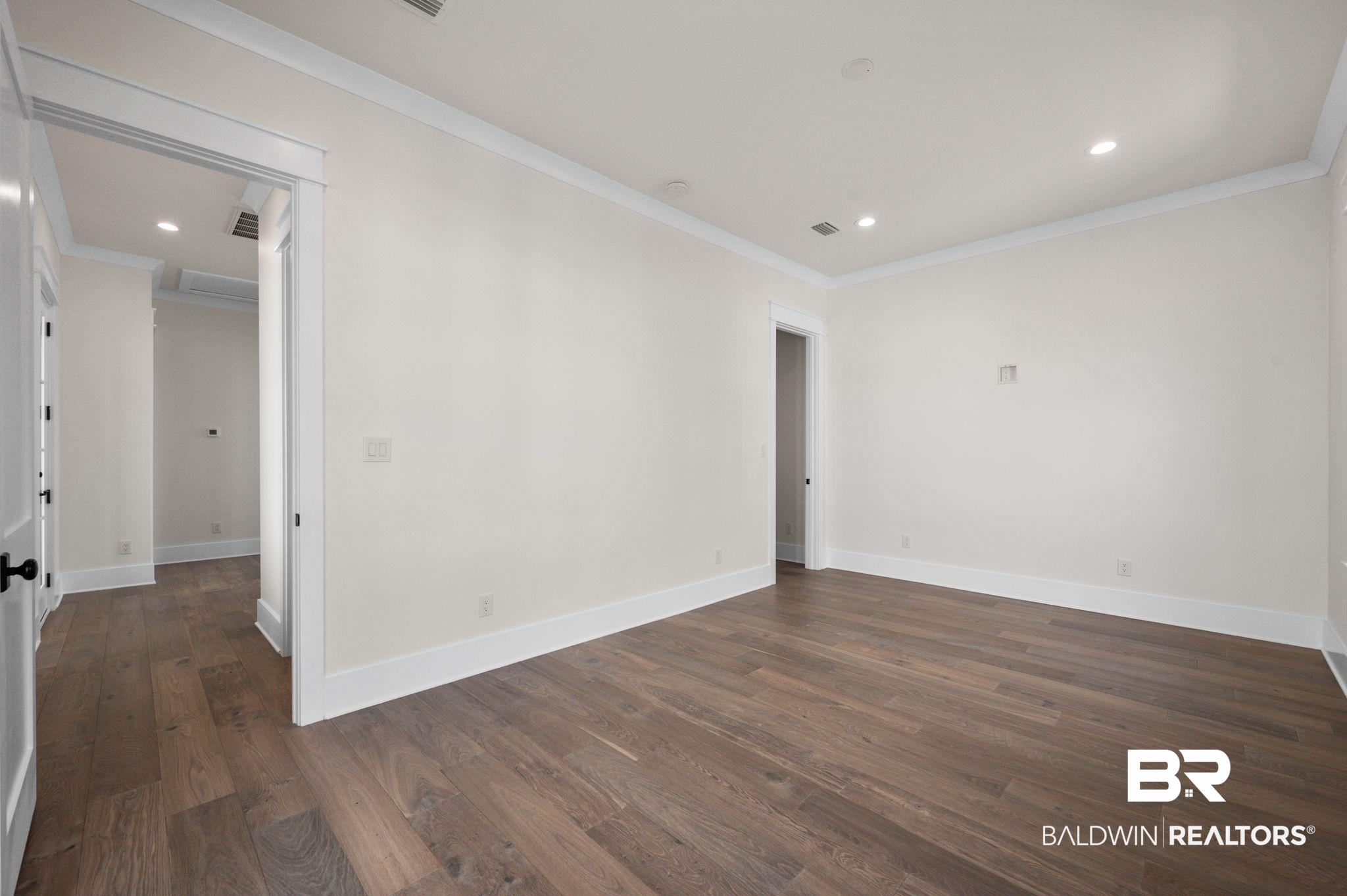 906 Inlet Circle