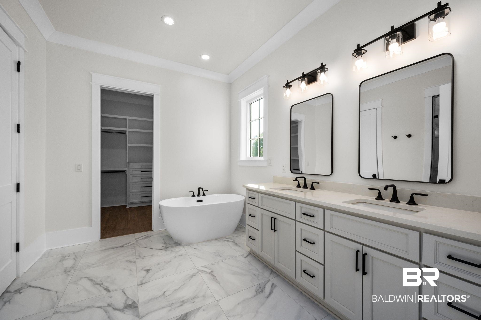 906 Inlet Circle