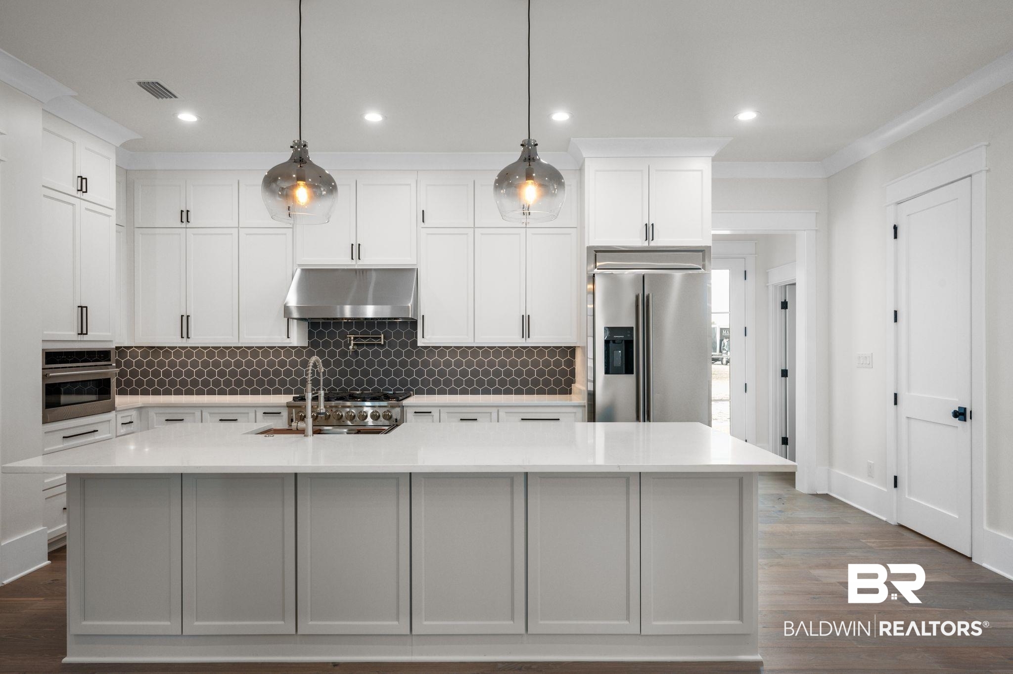 906 Inlet Circle