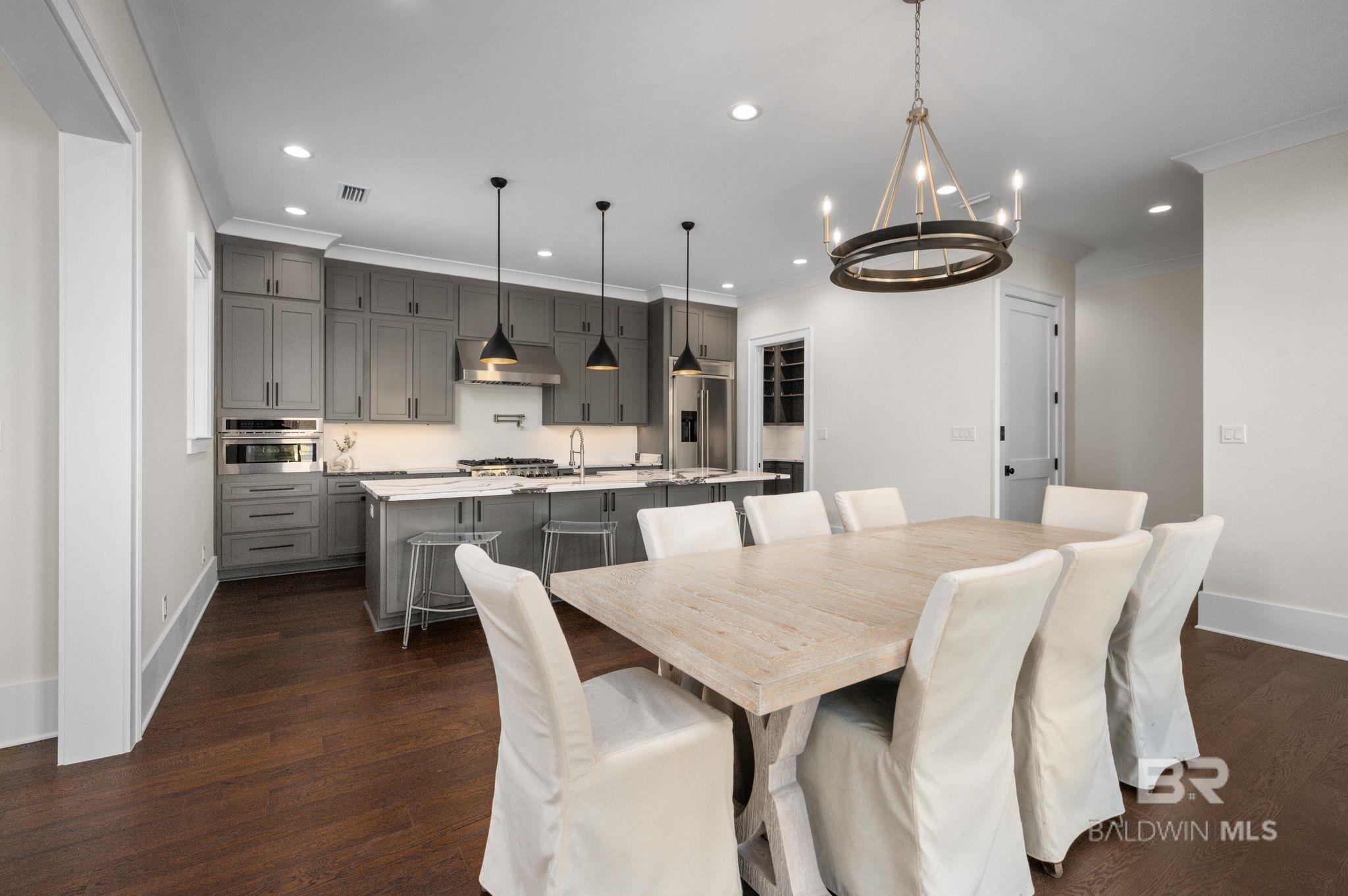 2720 Straits Boulevard