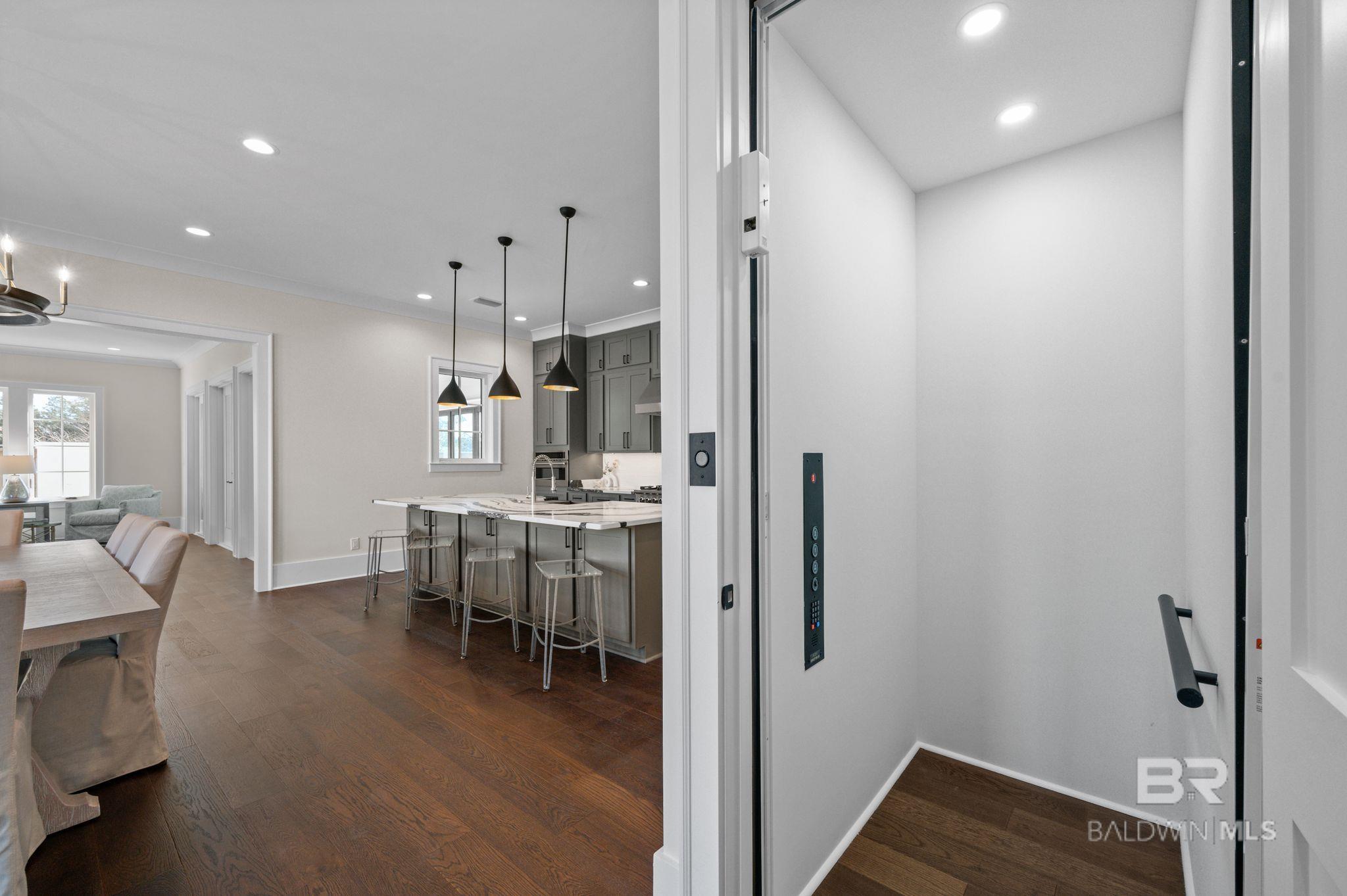 2720 Straits Boulevard