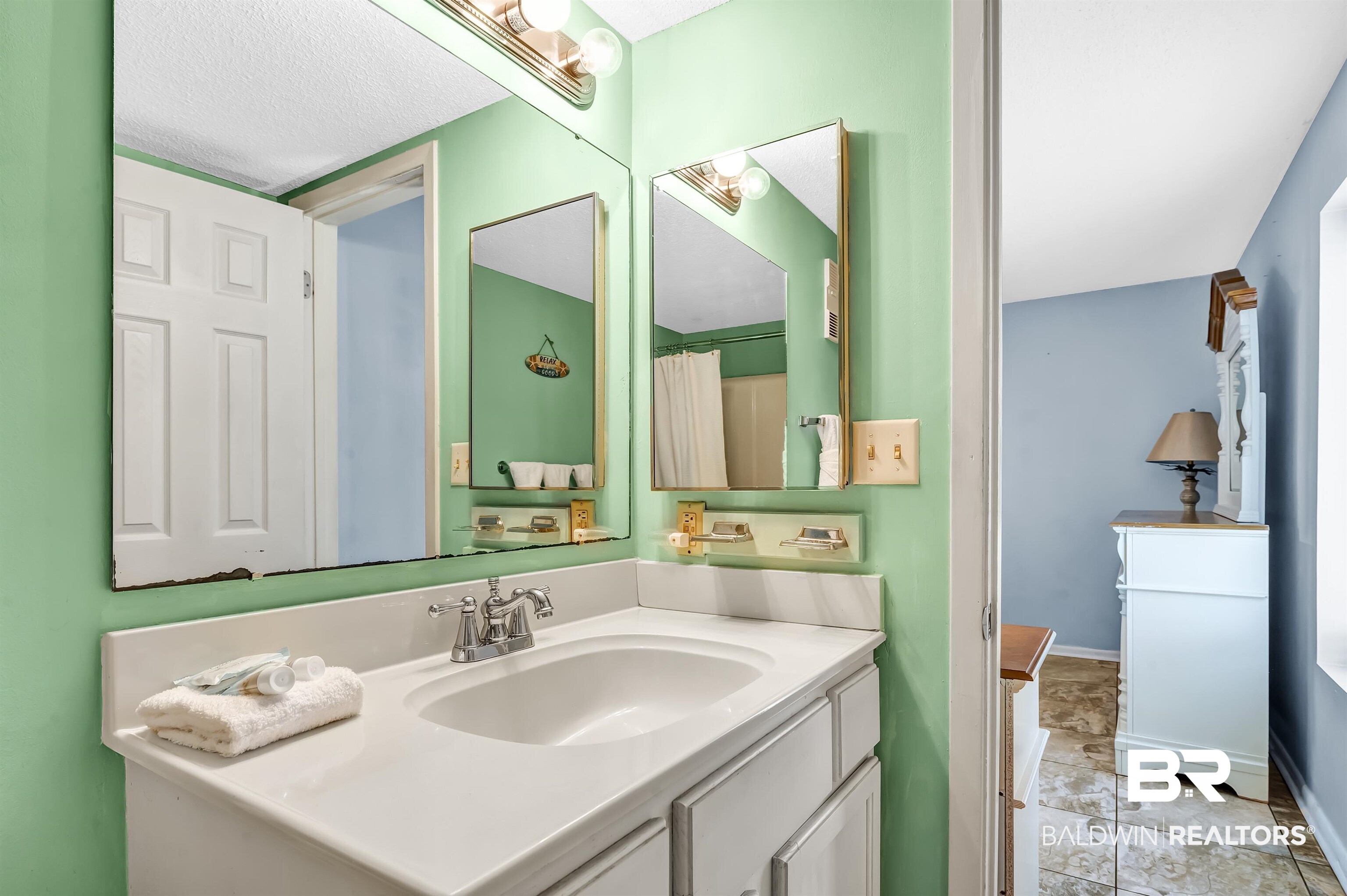407 W Beach Boulevard # 570