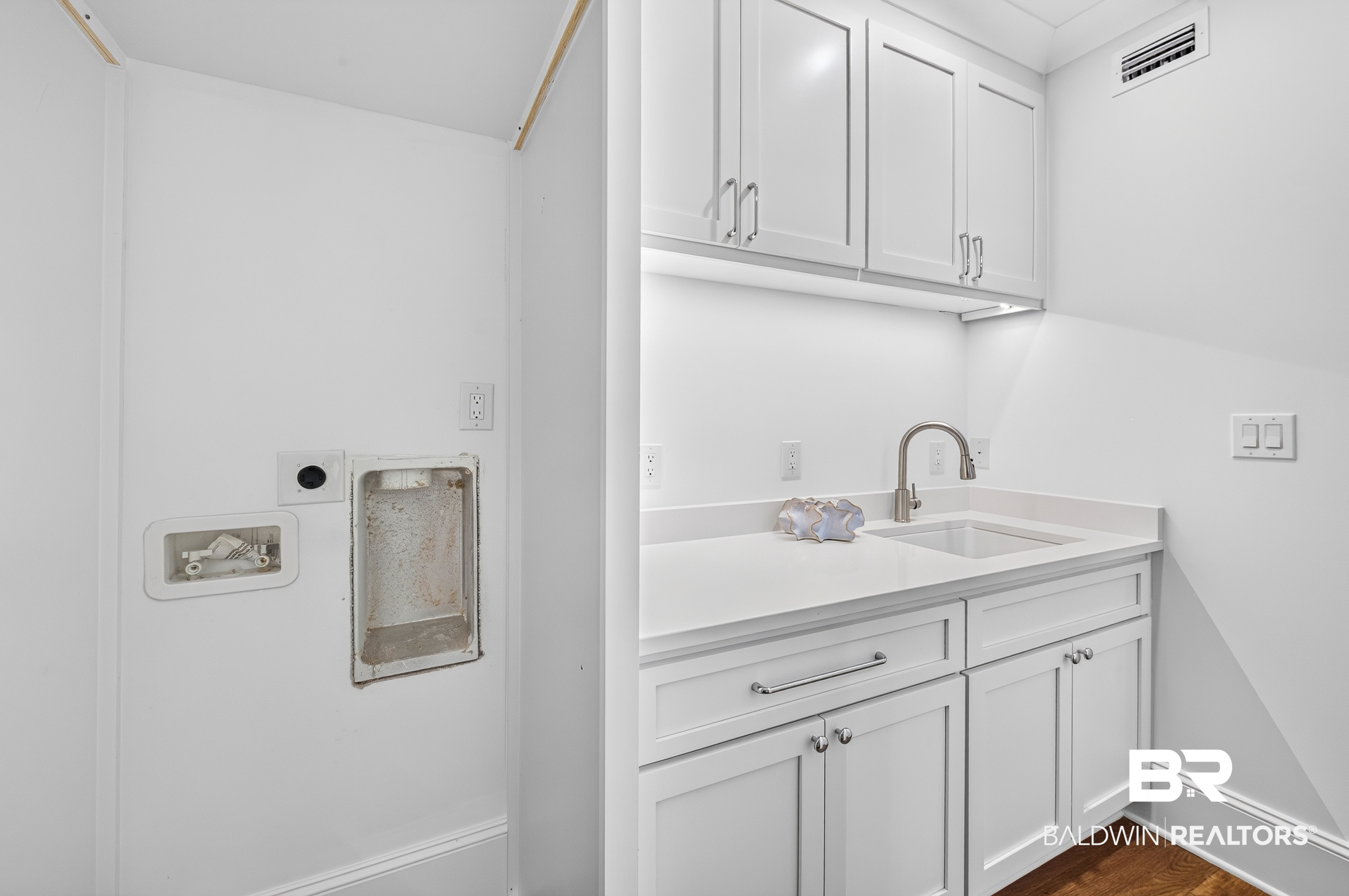 841 Inlet Circle