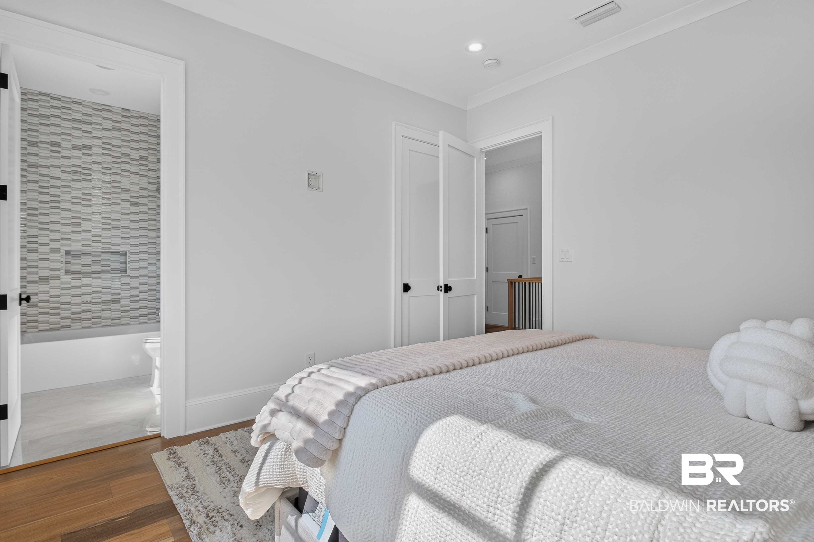 841 Inlet Circle