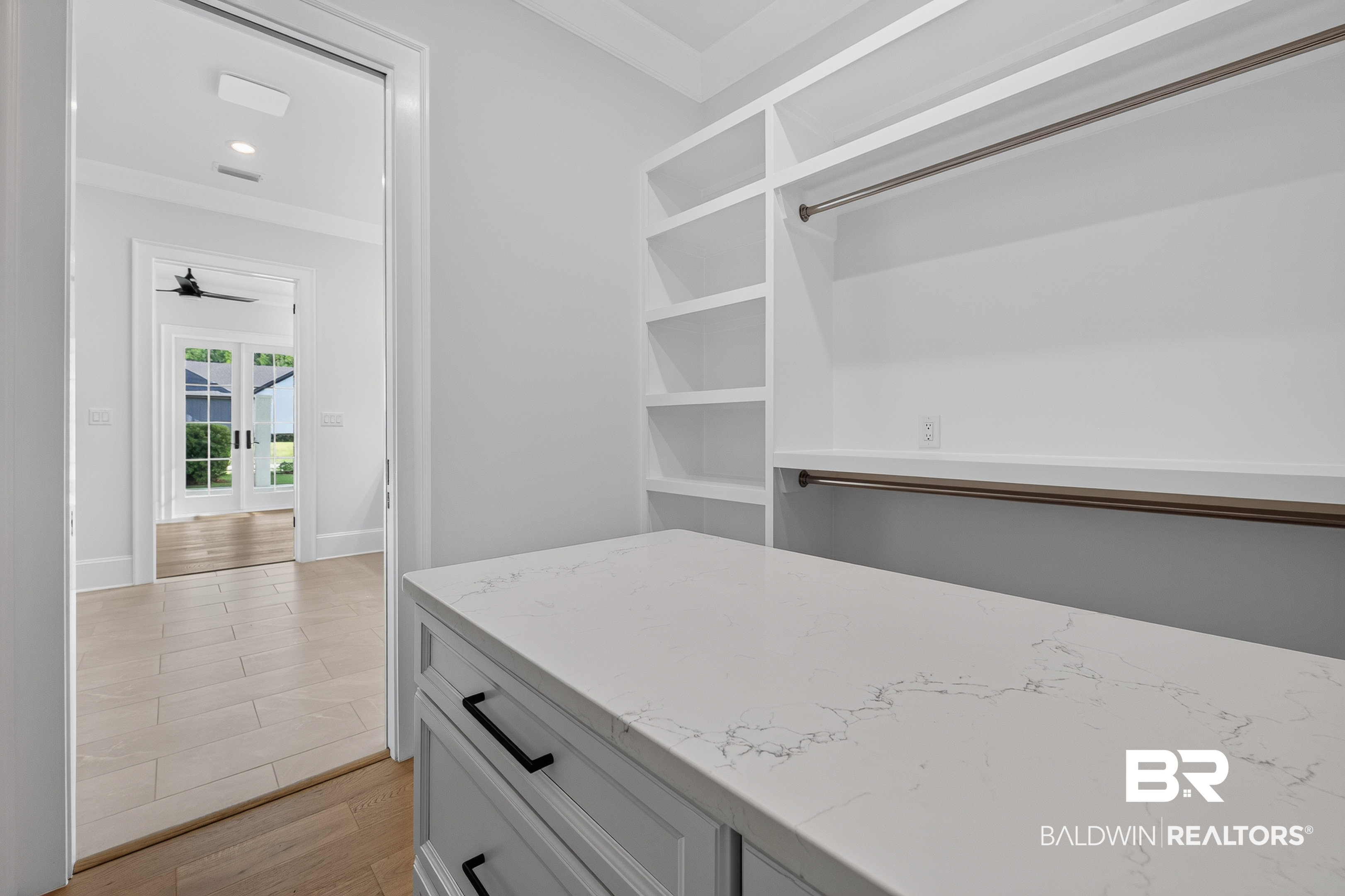 926 Inlet Circle