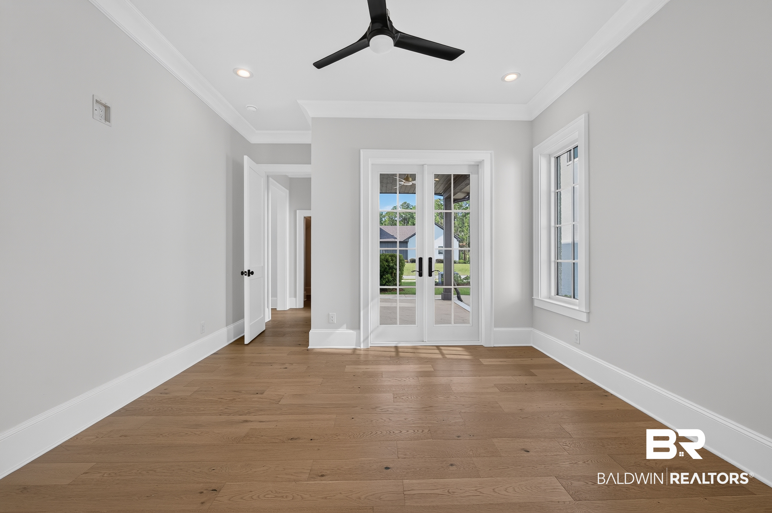 926 Inlet Circle