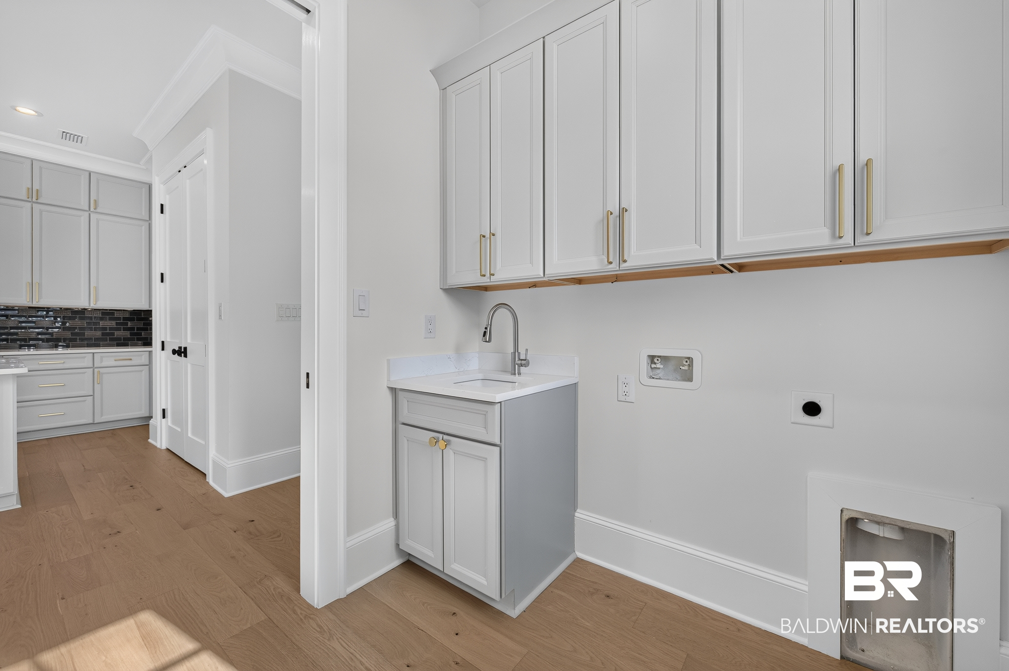 926 Inlet Circle