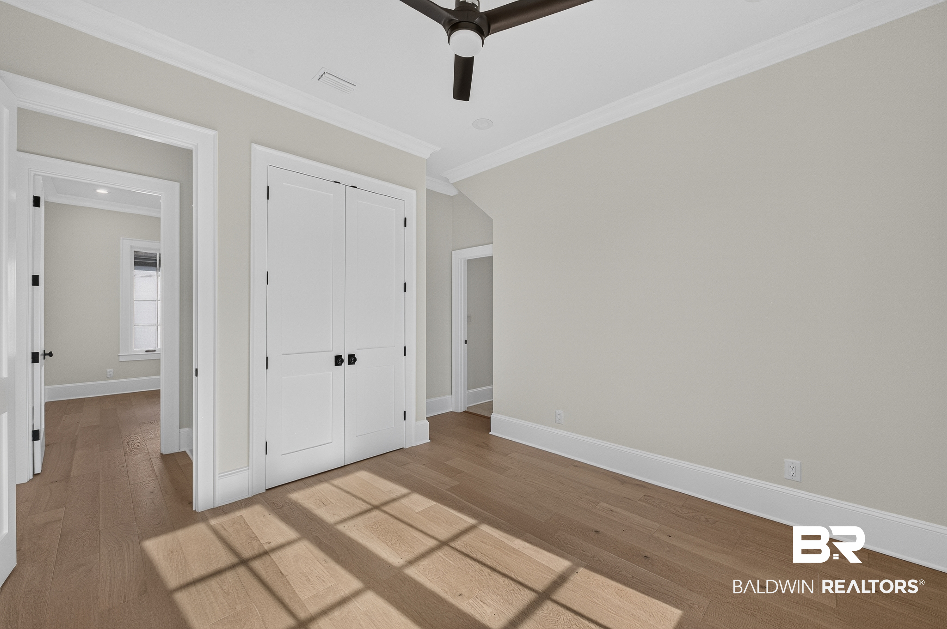 926 Inlet Circle