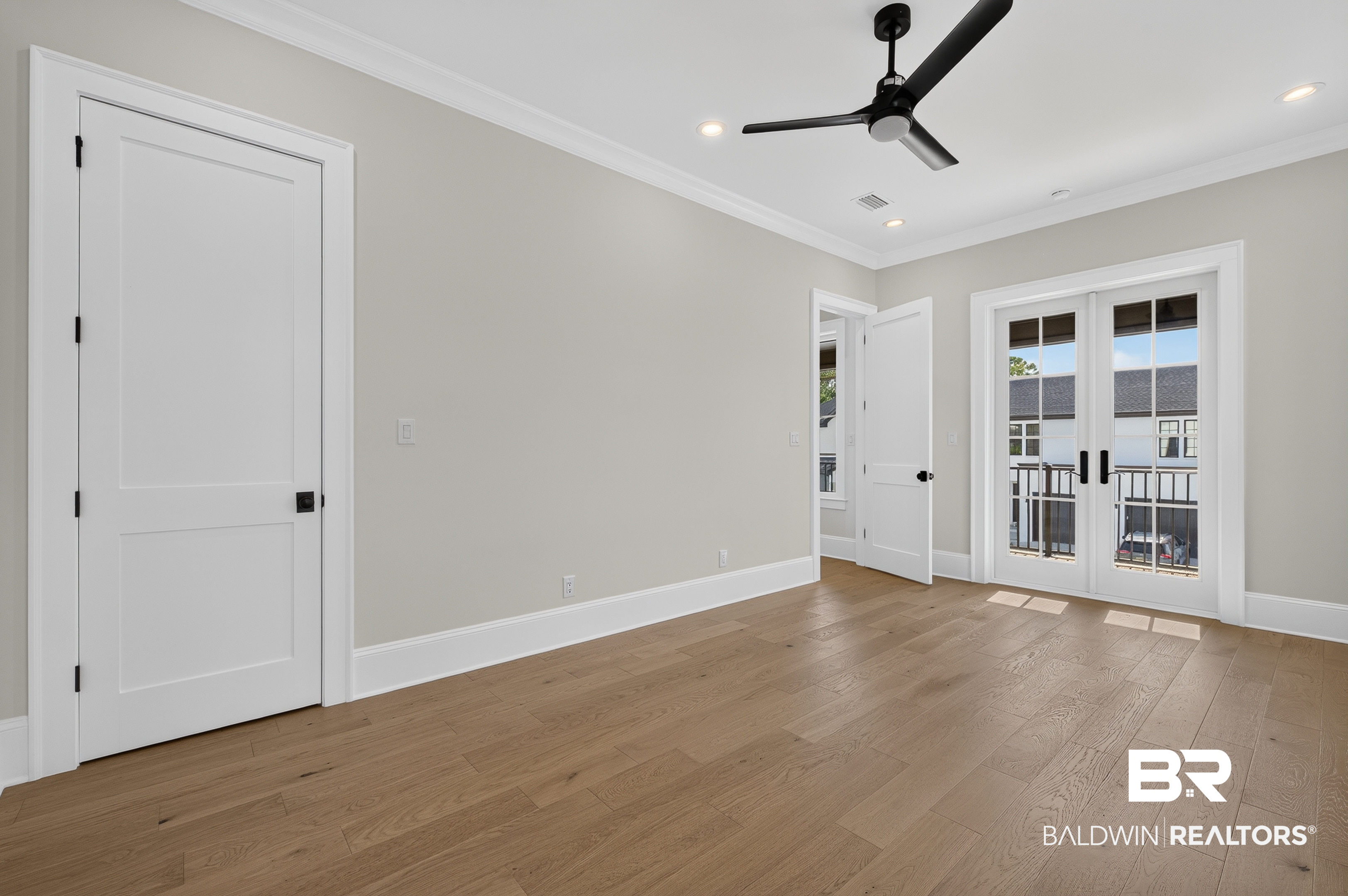 926 Inlet Circle