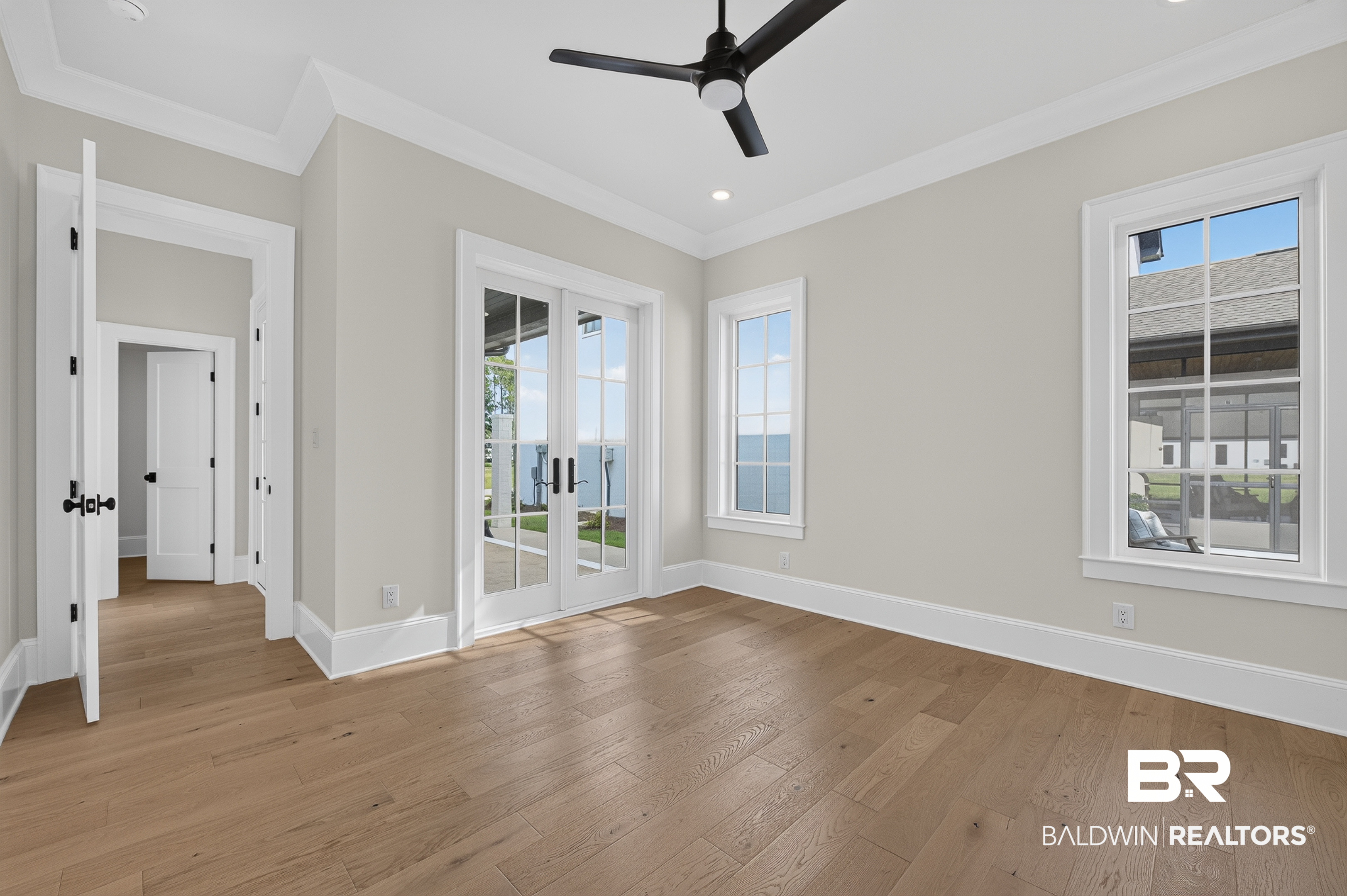 926 Inlet Circle