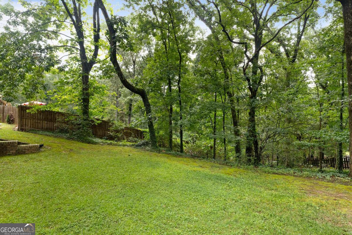 905 Hunterhill Drive