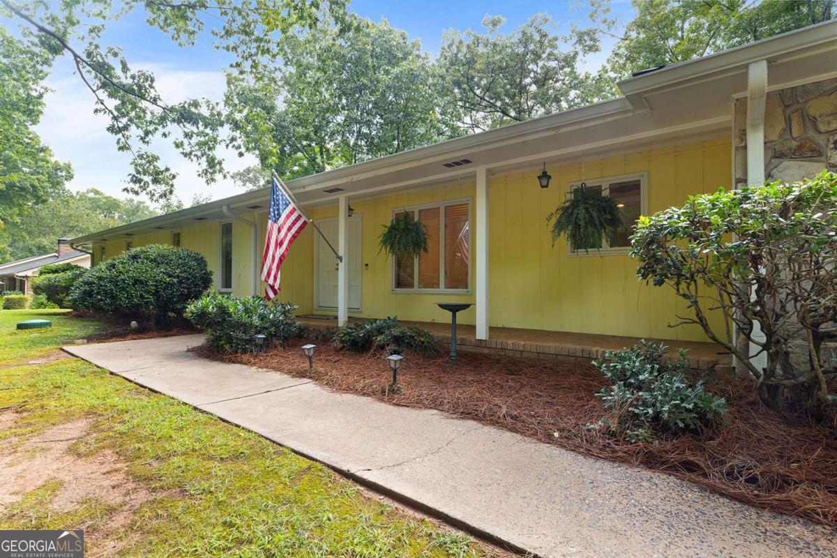 905 Hunterhill Drive