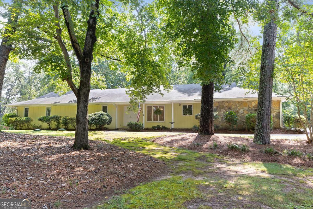 905 Hunterhill Drive